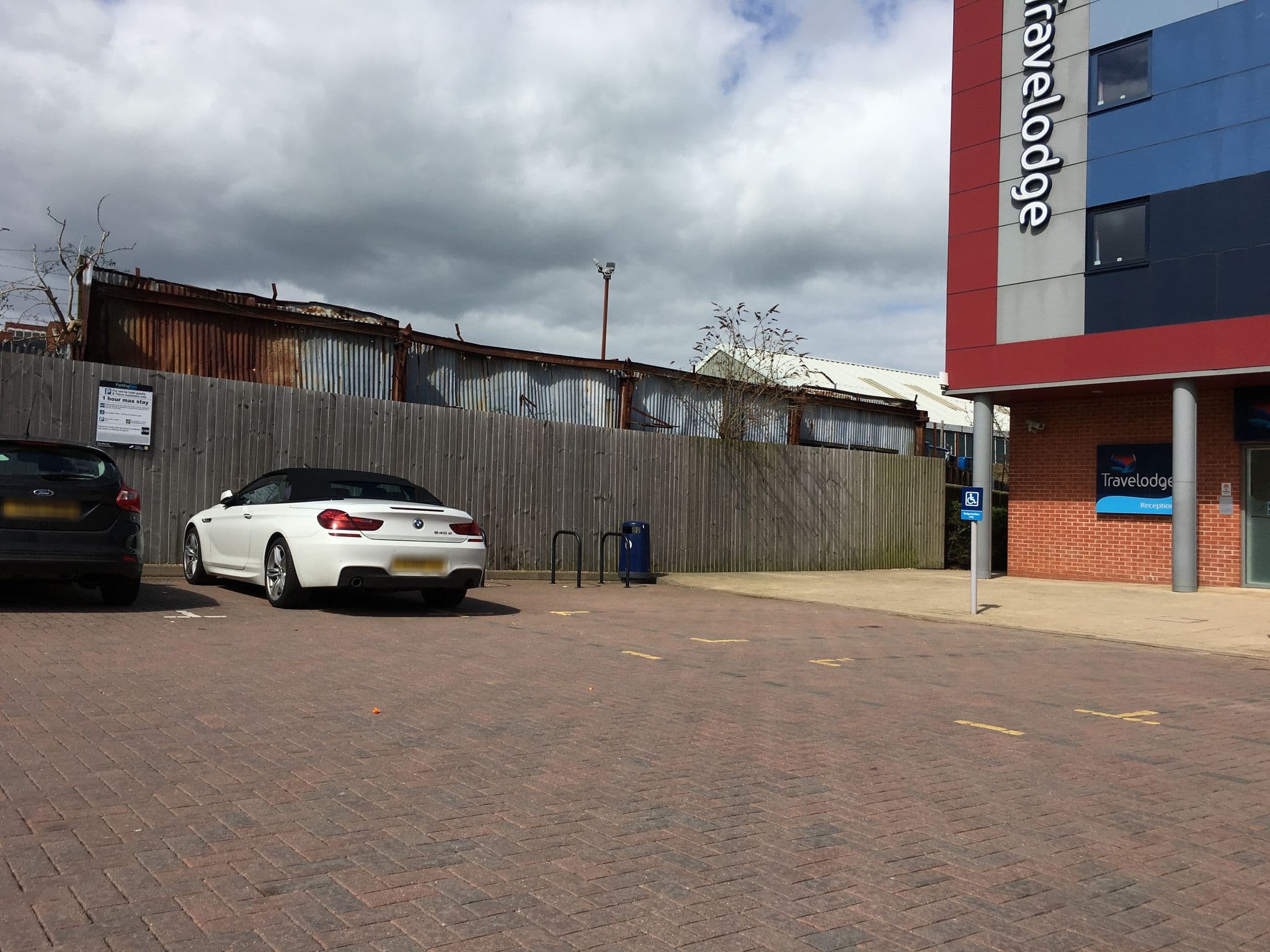 Street view near Travelodge Rugby Central, Rugby — © gness (CC BY-SA · Mapillary)