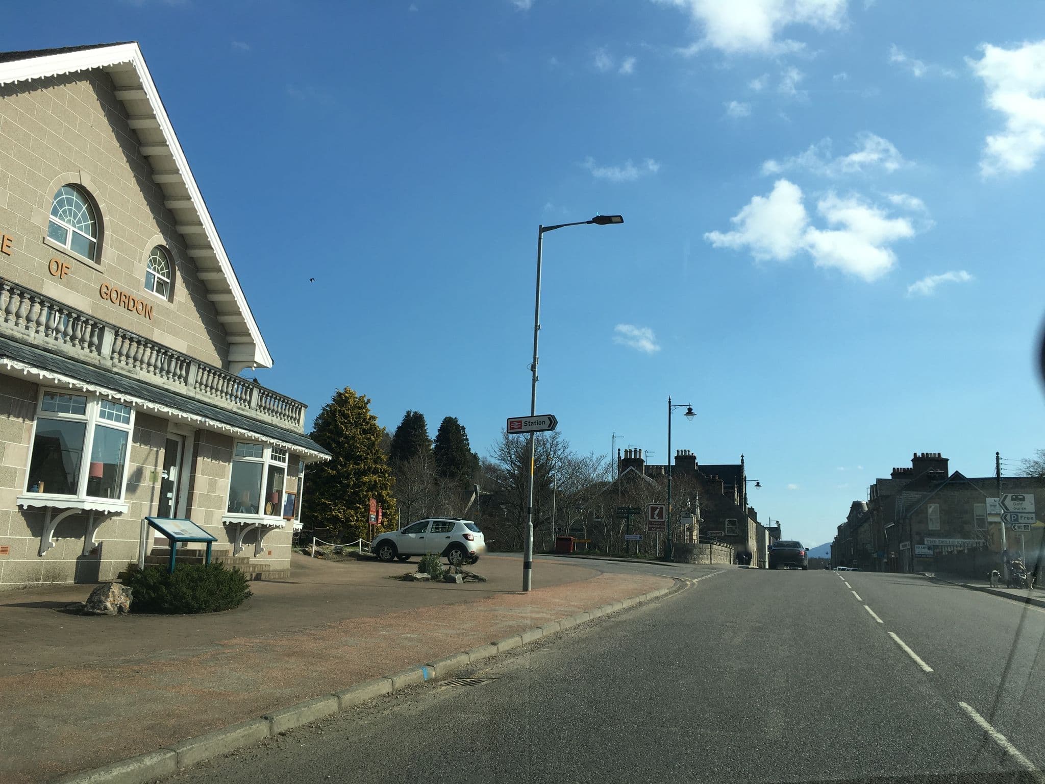 Street view near Duke of Gordon Hotel, Kingussie — © ccbb7766 (CC BY-SA · Mapillary)