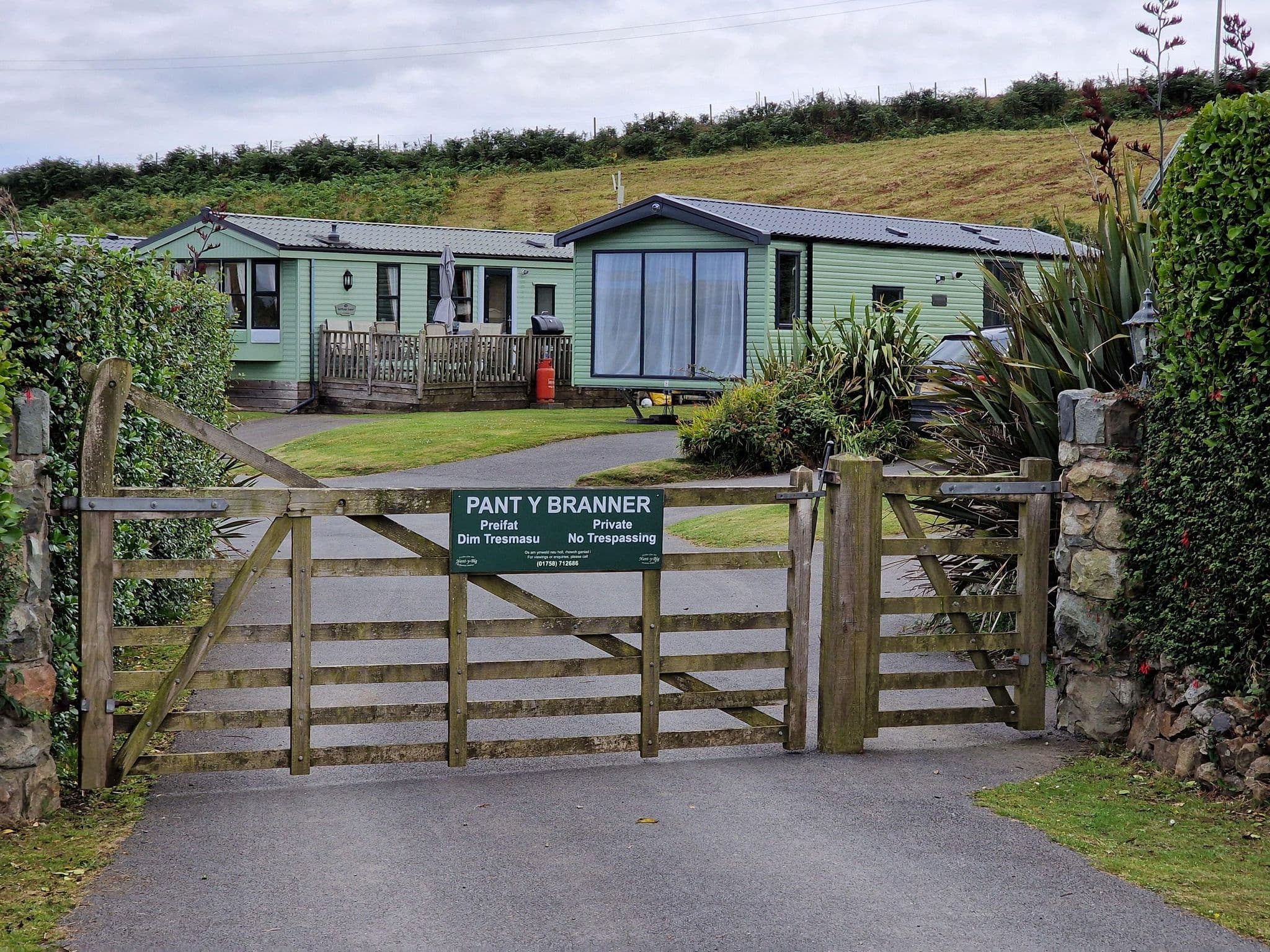 Street view near Nant Y Big, Pwllheli — © santon (CC BY-SA · Mapillary)