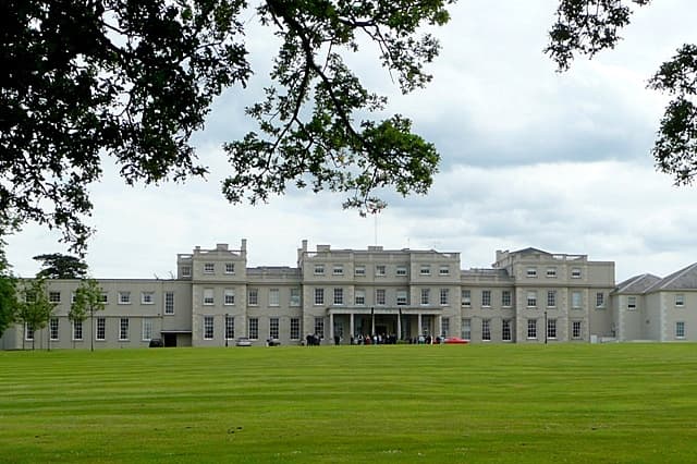 Wokefield Park (via Wikimedia Commons, CC BY-SA 2.0)