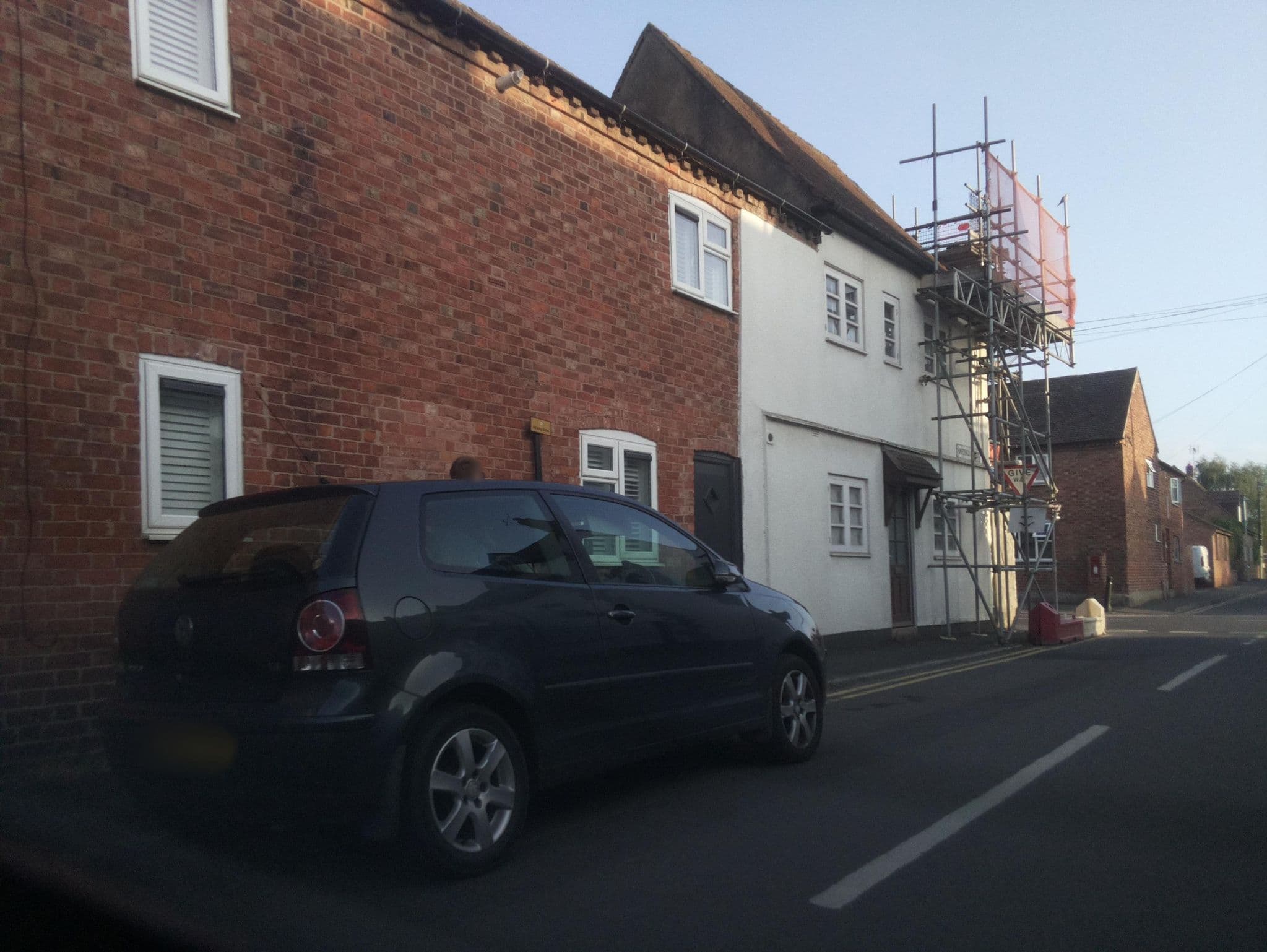 Street view near Victoria Hotel, Pershore — © southglos (CC BY-SA · Mapillary)