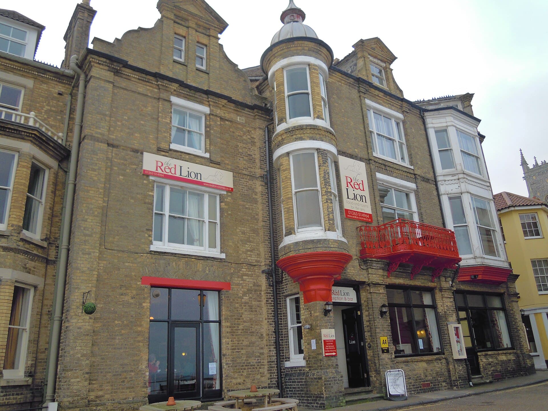 The Red Lion (via Wikimedia Commons, CC BY 3.0)
