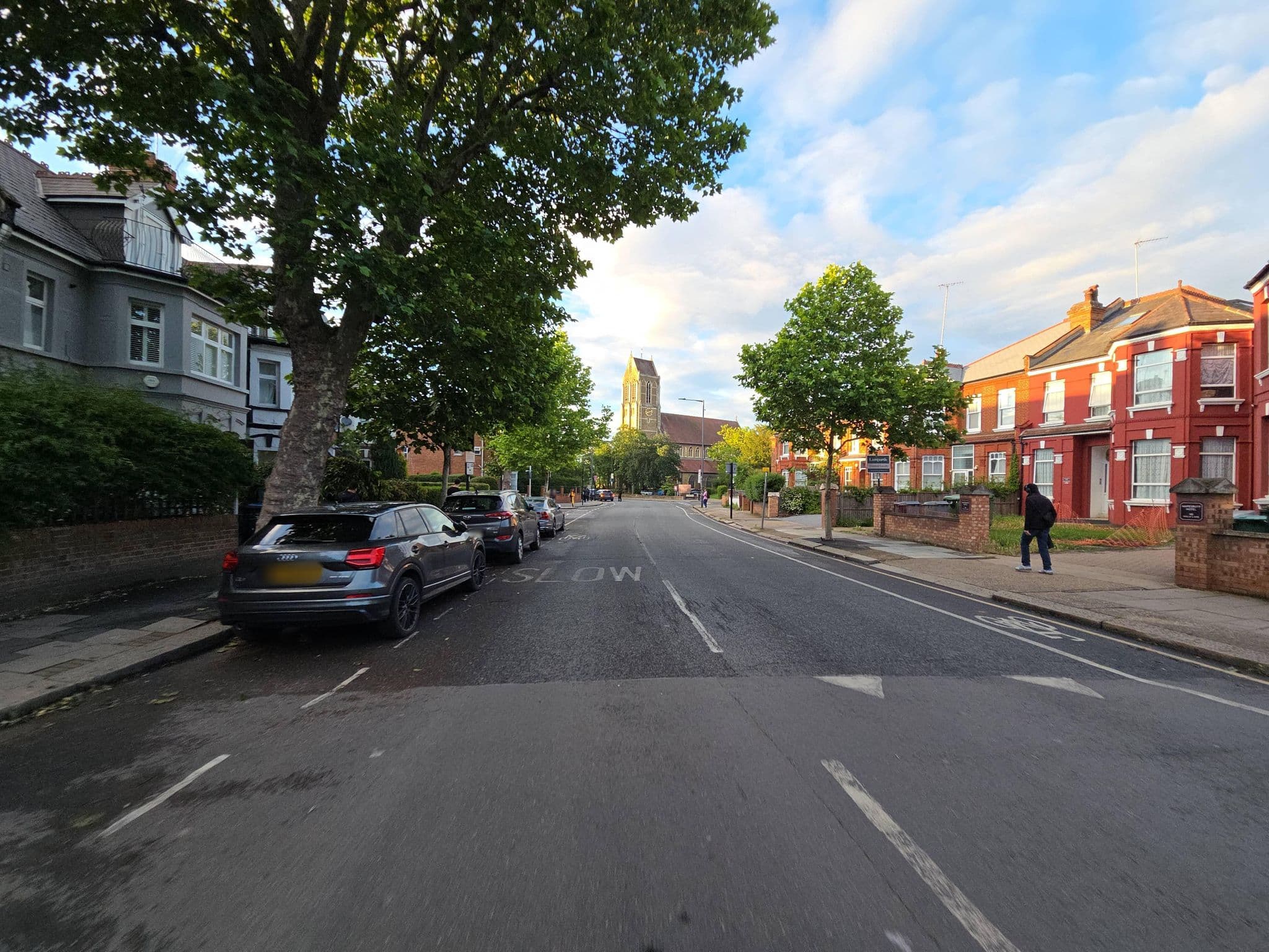 Street view near Mapesbury Hostel, Cricklewood — © Roufster (CC BY-SA · Mapillary)