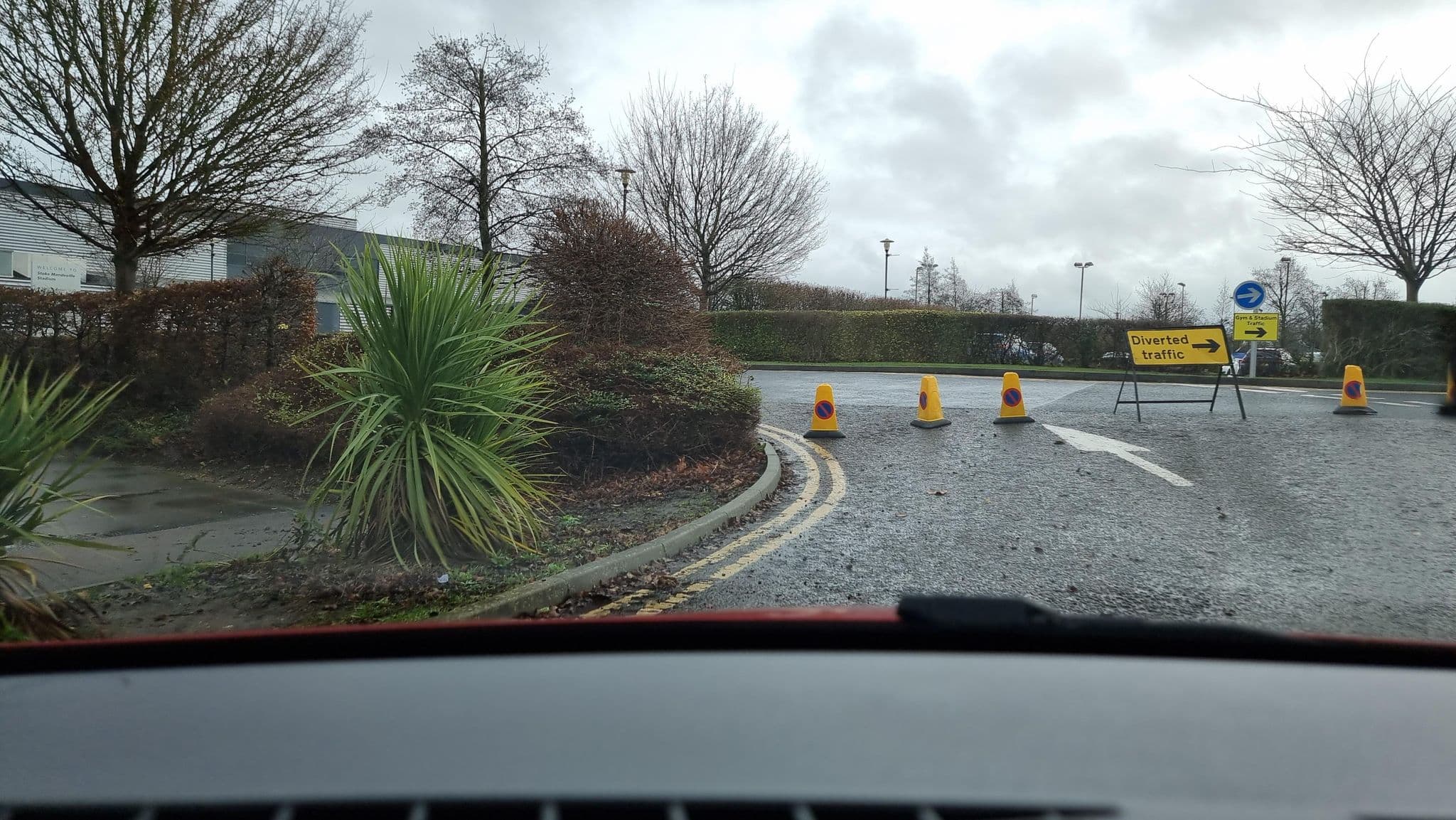 Street view near Olympic Lodge, Aylesbury — © alexanderar (CC BY-SA · Mapillary)