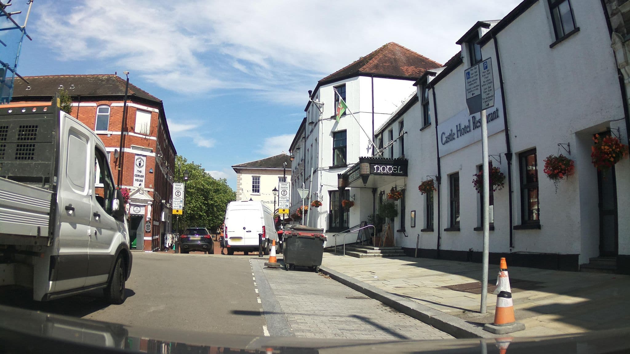 Street view near Castle Hotel, Neath — © southglos (CC BY-SA · Mapillary)