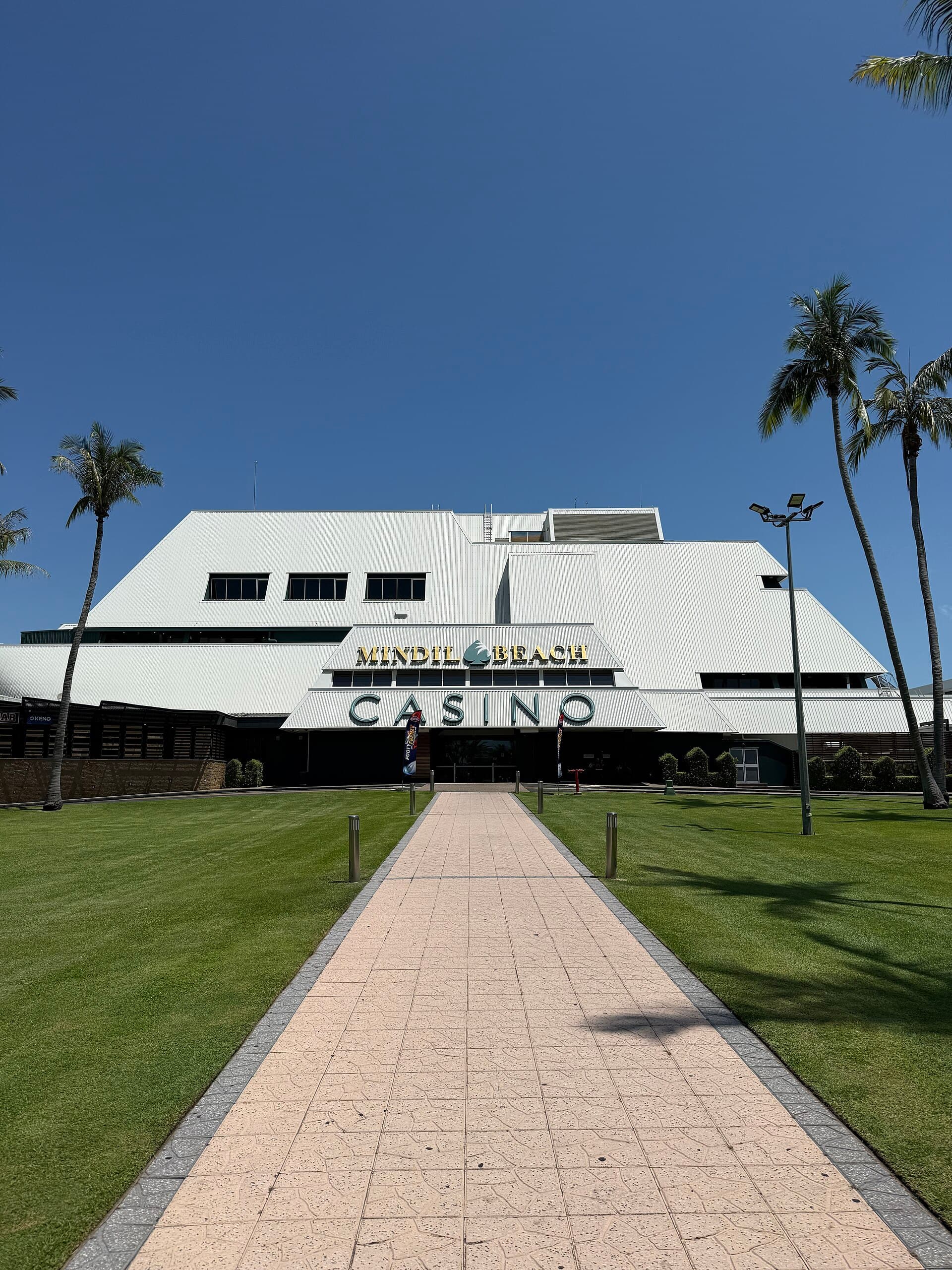 Mindil Beach Casino & Resort (via Wikimedia Commons, CC BY-SA 4.0)