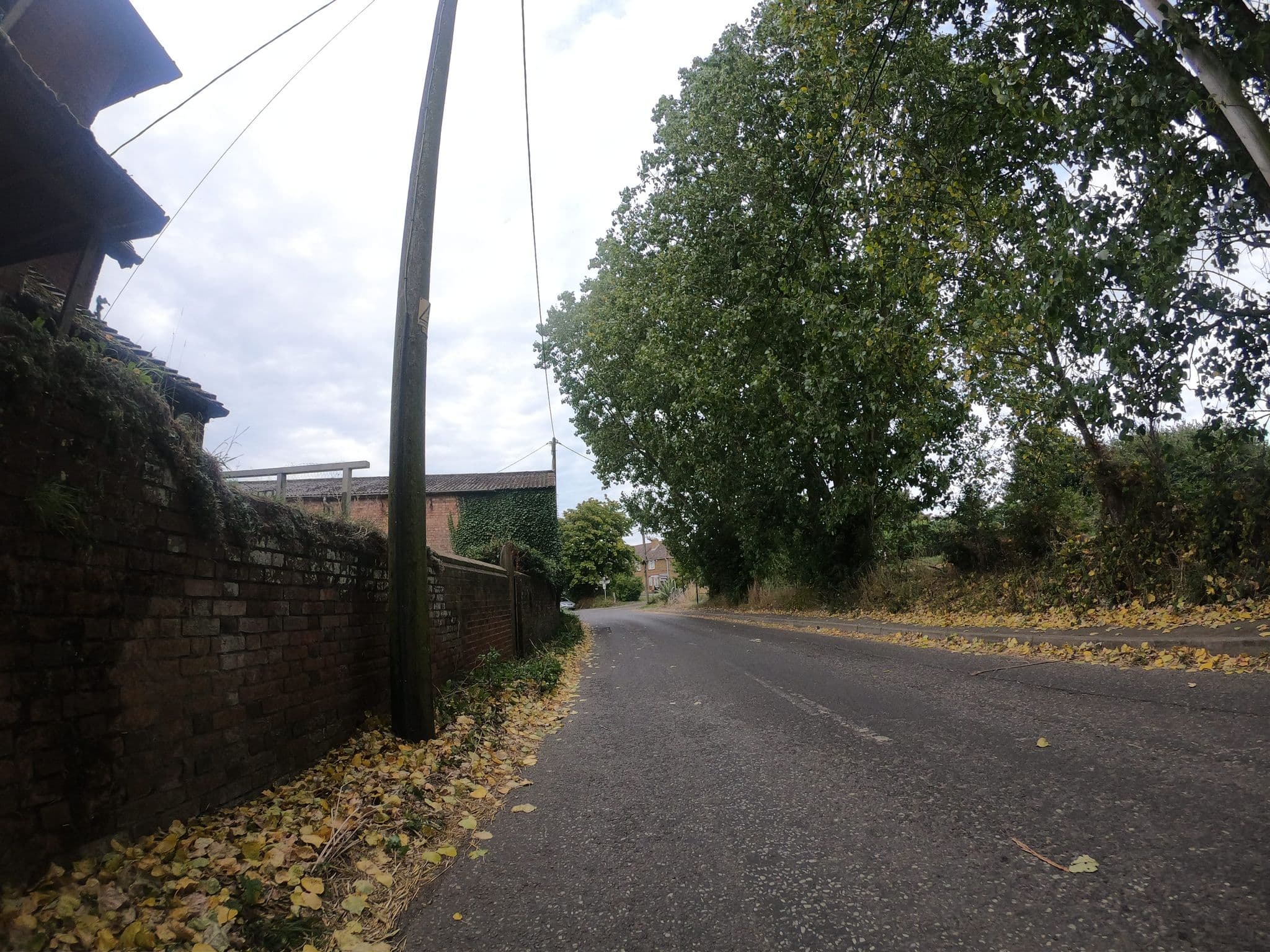 Street view near Palace Farm Hostel, Teynham — © paulbiv (CC BY-SA · Mapillary)