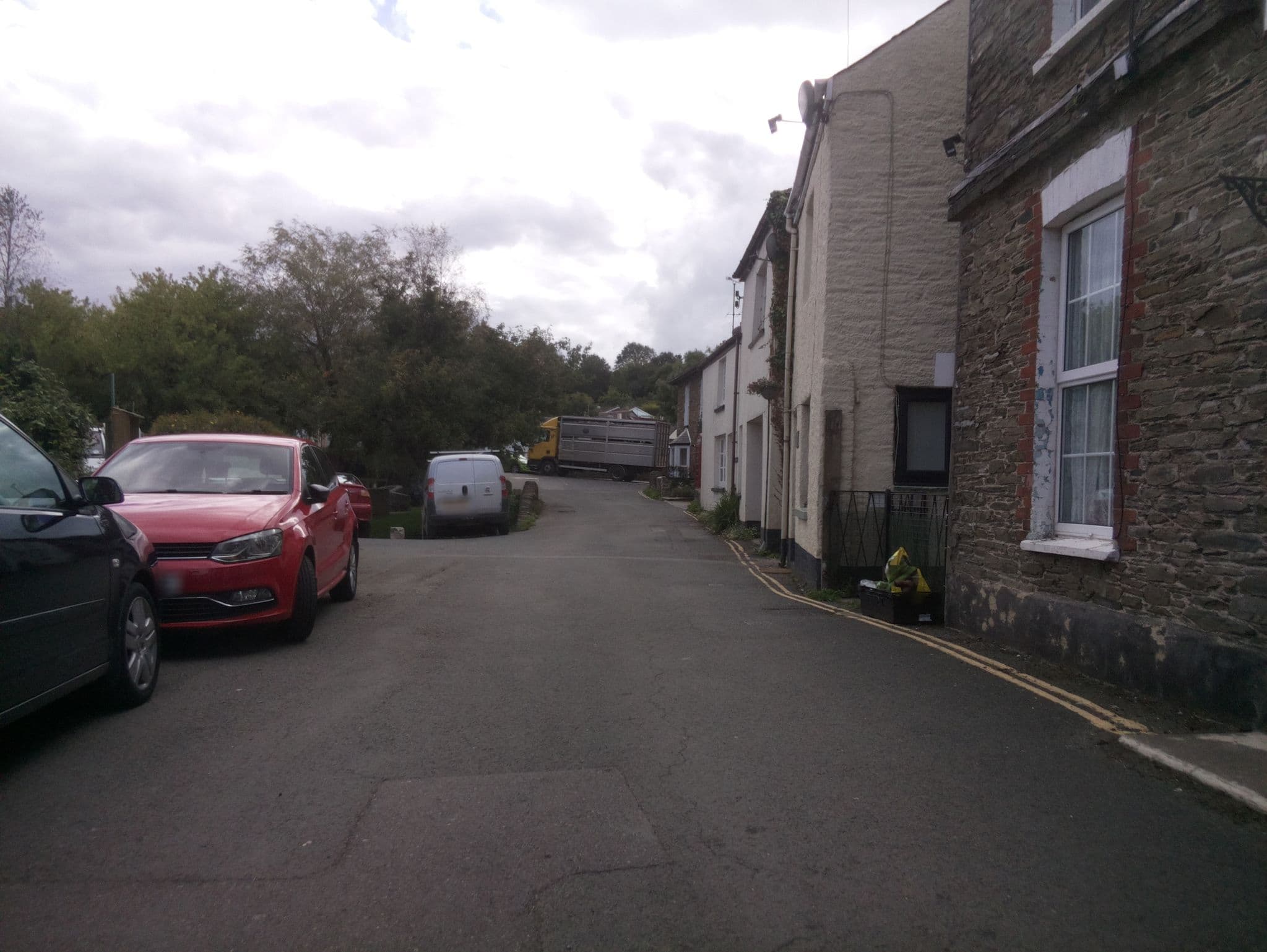 Street view near Pound Court B&B, Totnes — © southglos (CC BY-SA · Mapillary)