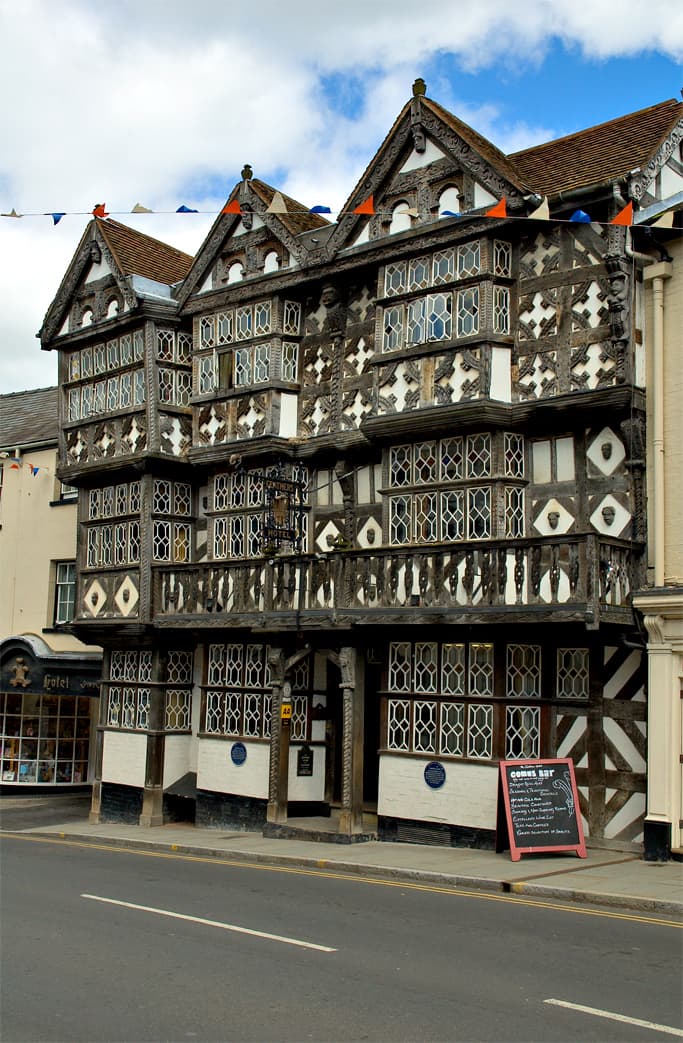 The Feathers Hotel (via Wikimedia Commons, CC BY 2.5)