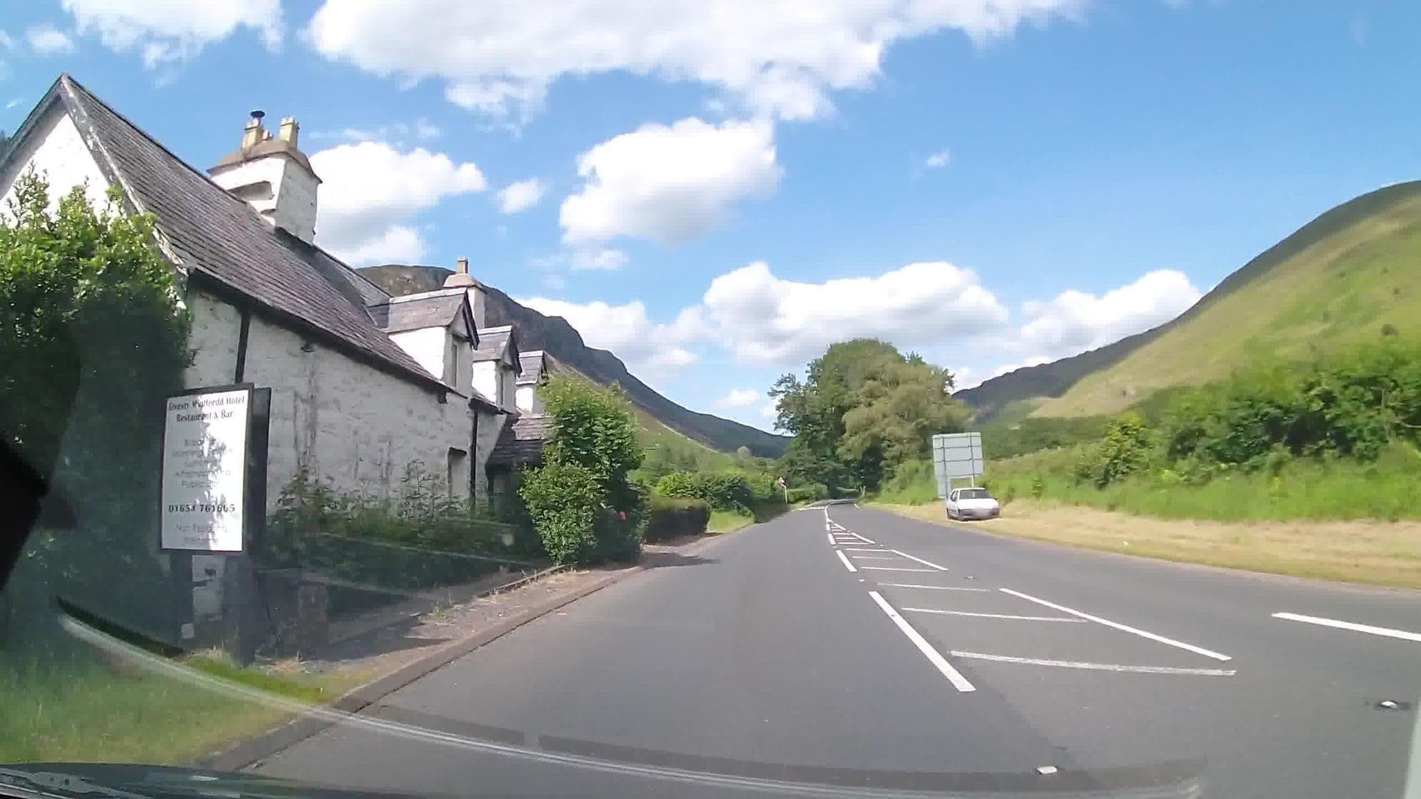 Street view near Gwesty Minffordd, Dolgellau — © trigpoint (CC BY-SA · Mapillary)