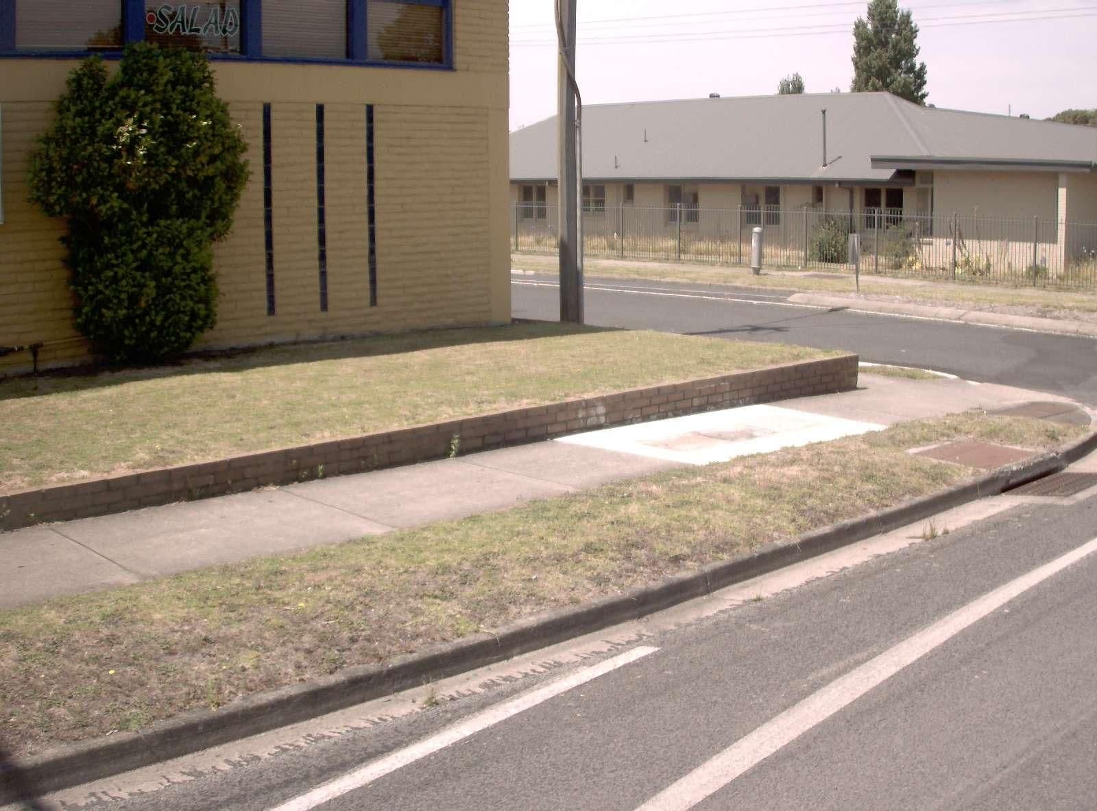 Street view near Motel Parkside, Morwell — © vicroads (CC BY-SA · Mapillary)