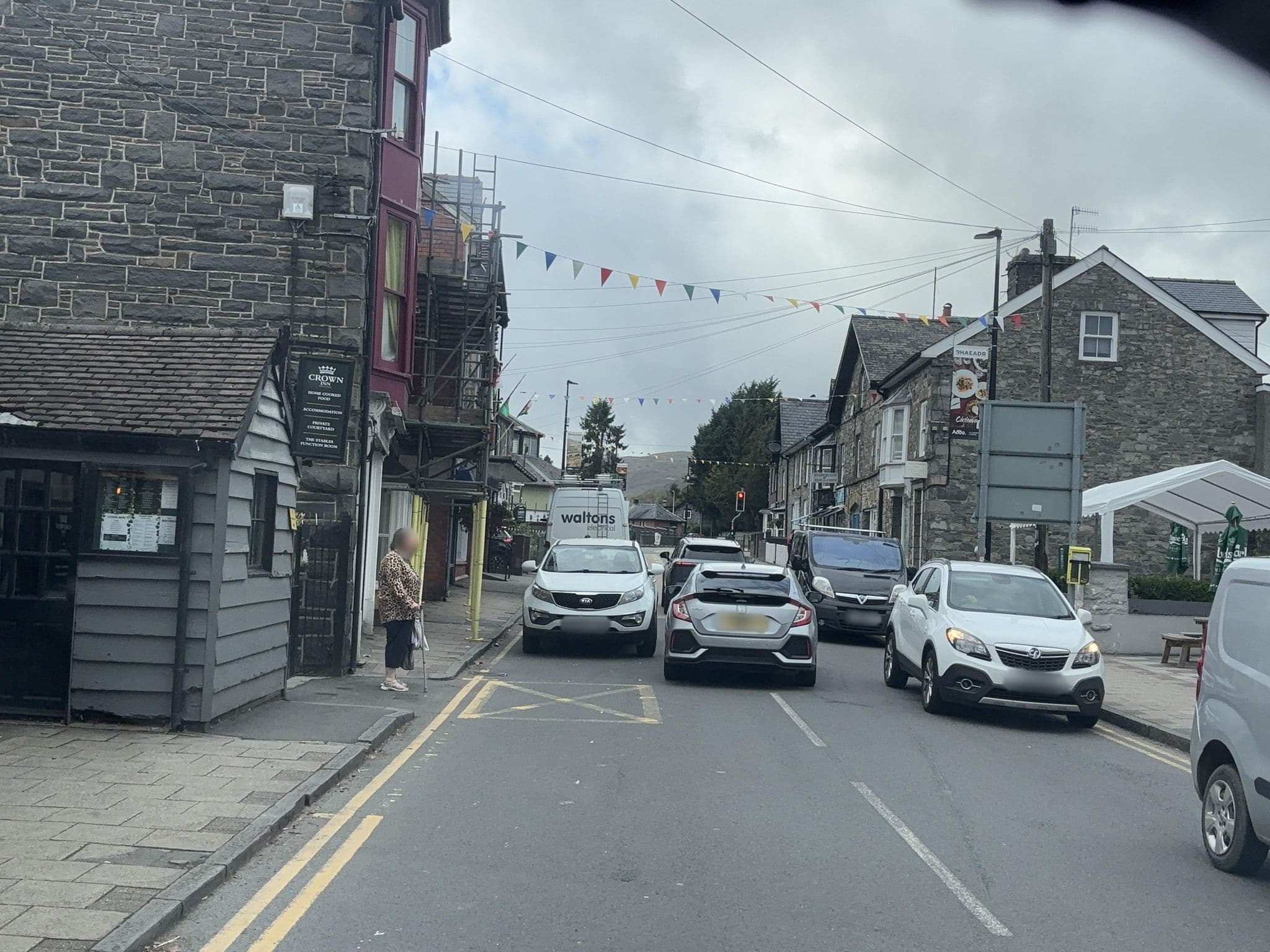 Street view near Crown Inn, Rhayader — © swinetown (CC BY-SA · Mapillary)