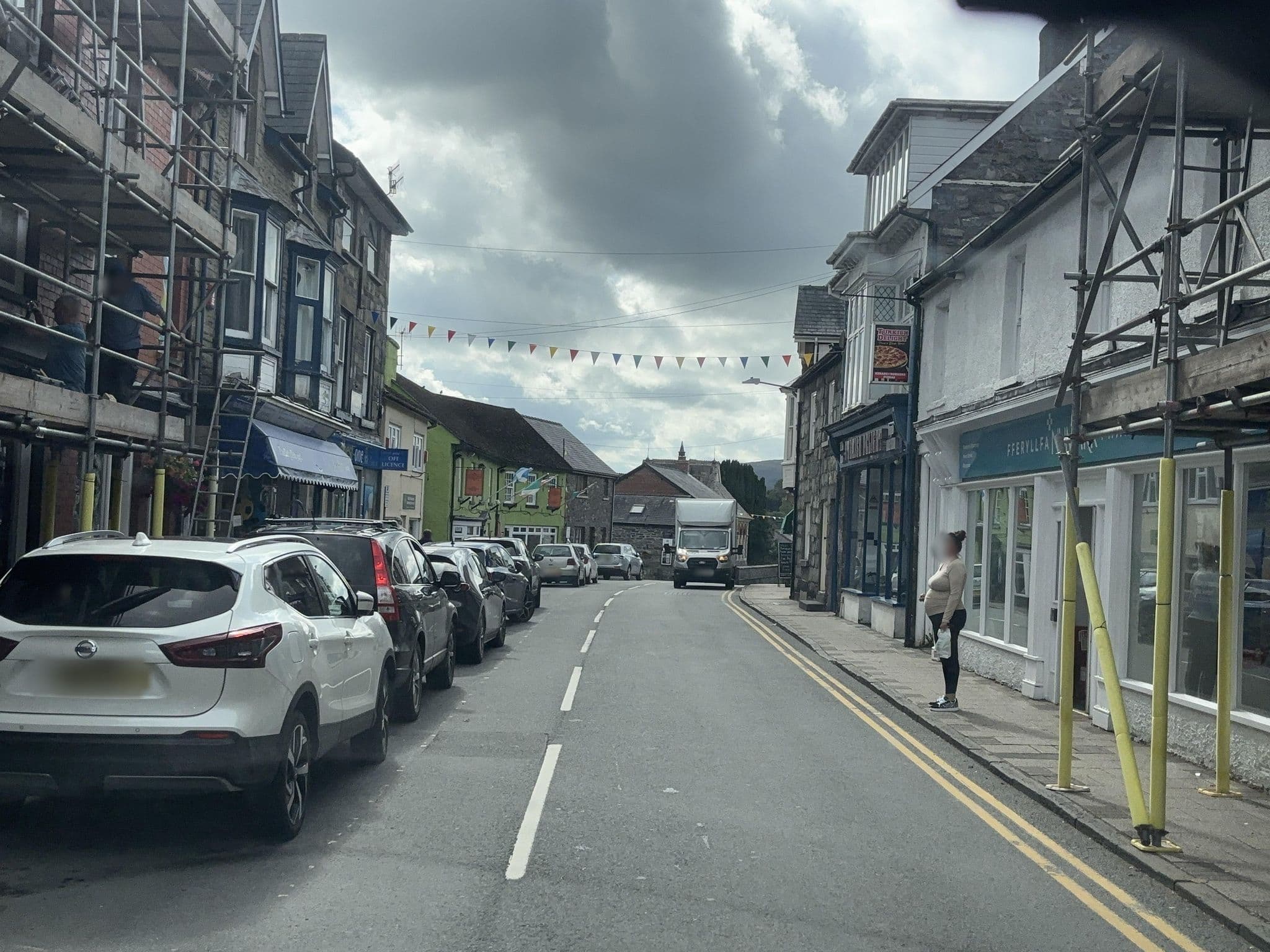 Street view near Lion Royal Hotel, Rhayader — © swinetown (CC BY-SA · Mapillary)