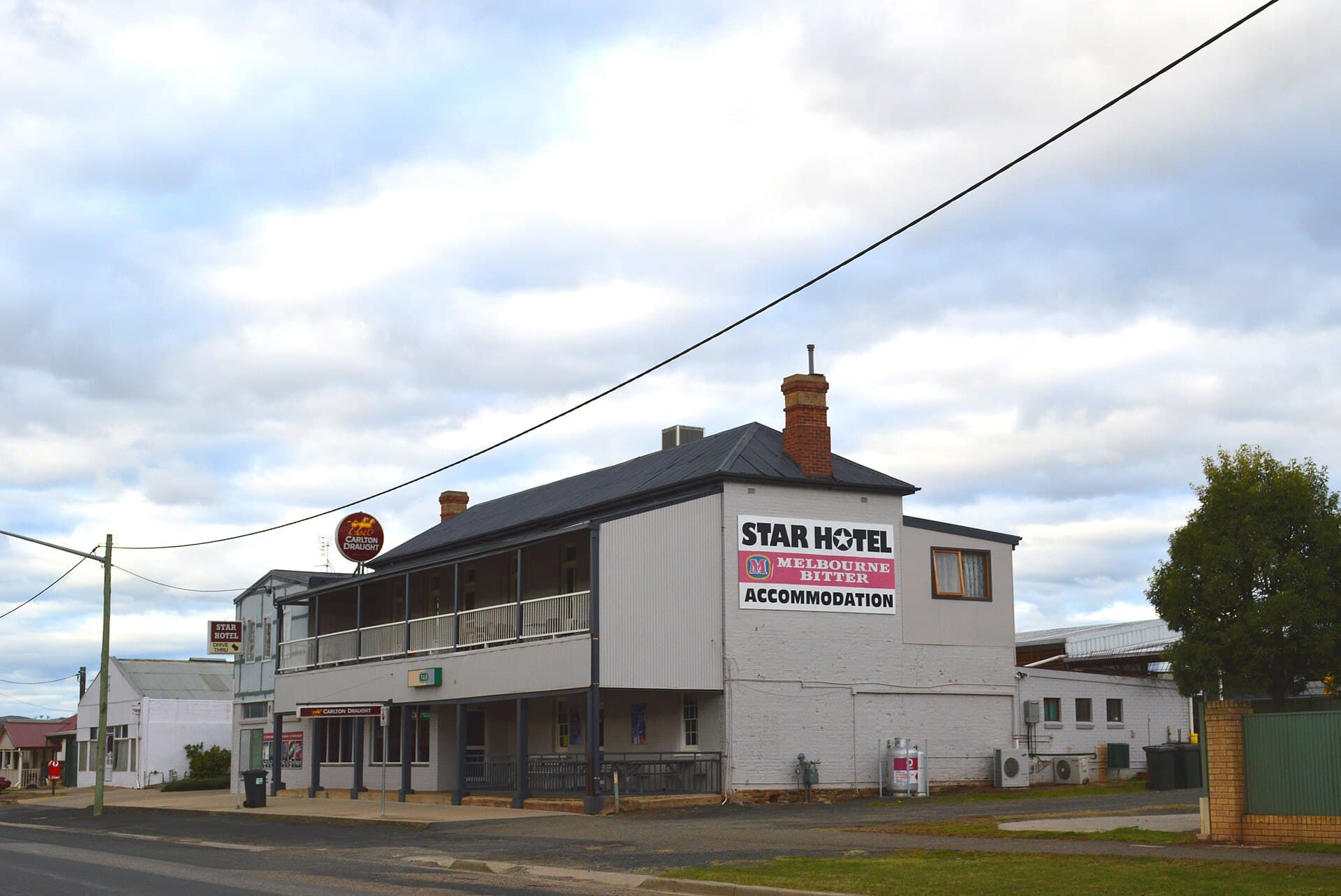 Star Hotel (via Wikimedia Commons, CC BY 3.0)