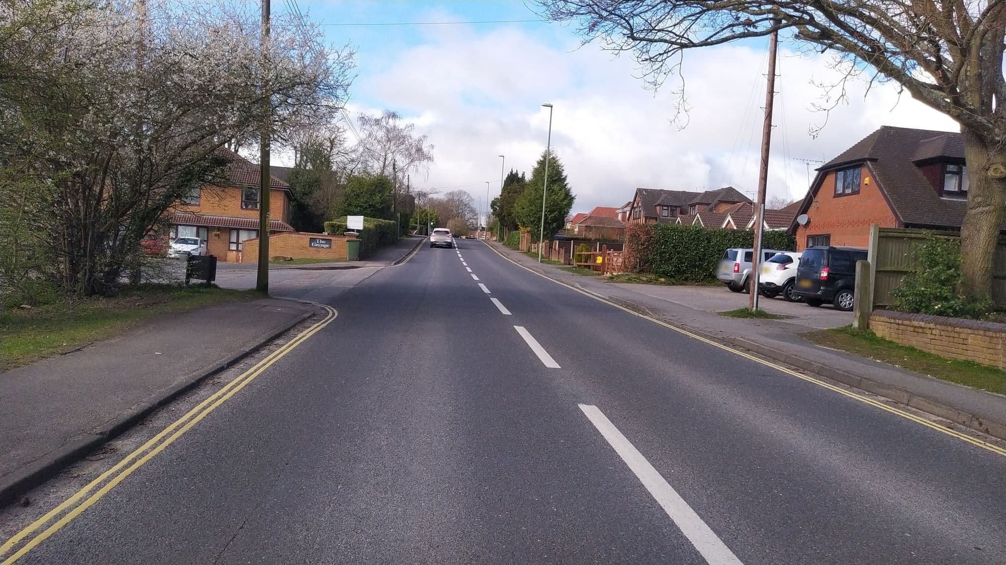 Street view near Twin Oaks Guest House, Hedge End — © noid (CC BY-SA · Mapillary)