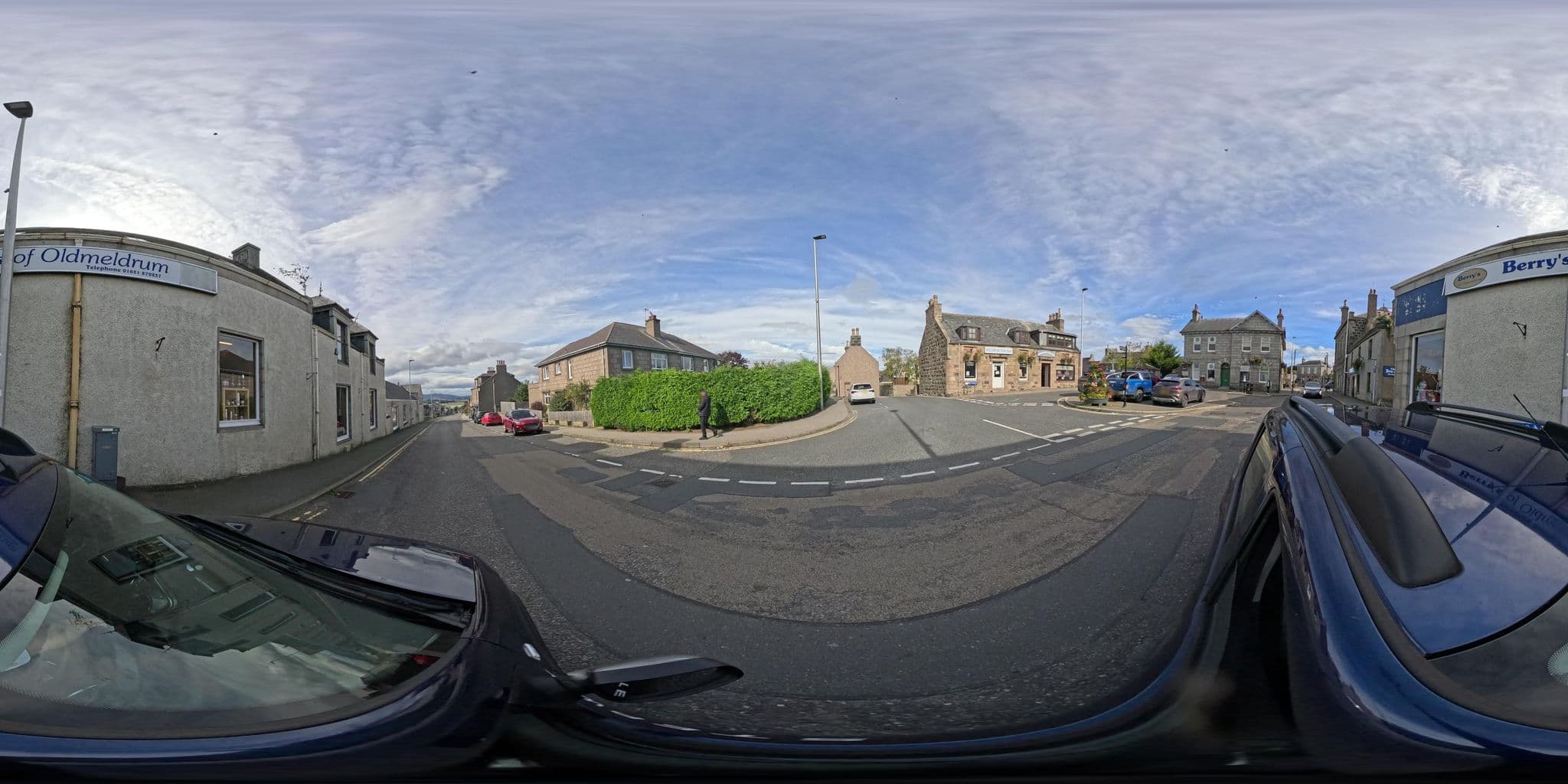 Street view near Morris‘s Hotel, Oldmeldrum — © coetserw (CC BY-SA · Mapillary)