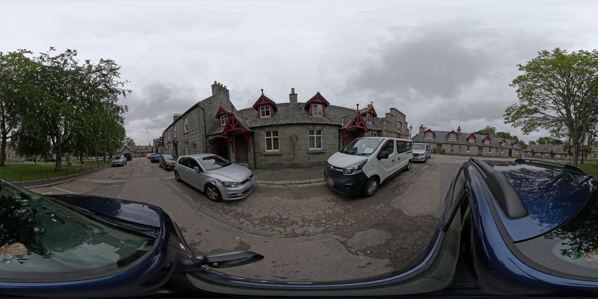 Street view near Grant Arms Hotel, Kemnay — © coetserw (CC BY-SA · Mapillary)