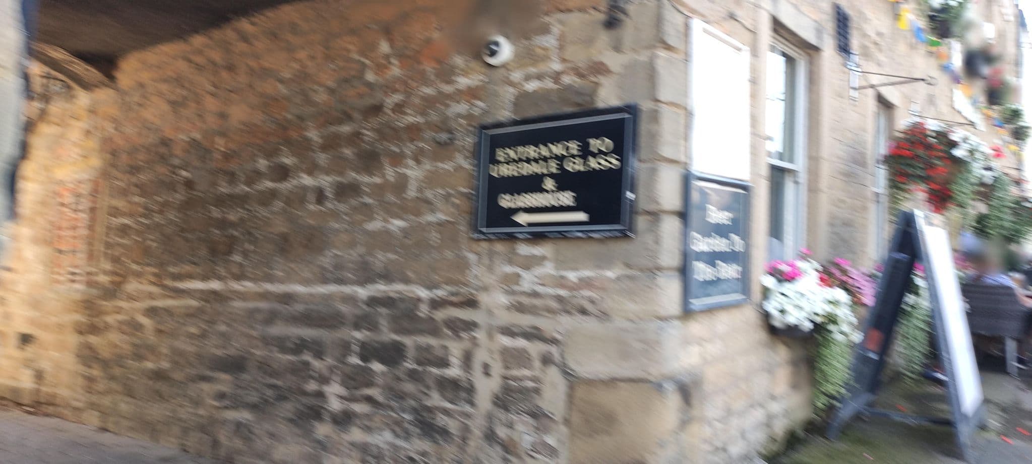 Street view near King's Head Hotel, Masham — © jethro10 (CC BY-SA · Mapillary)