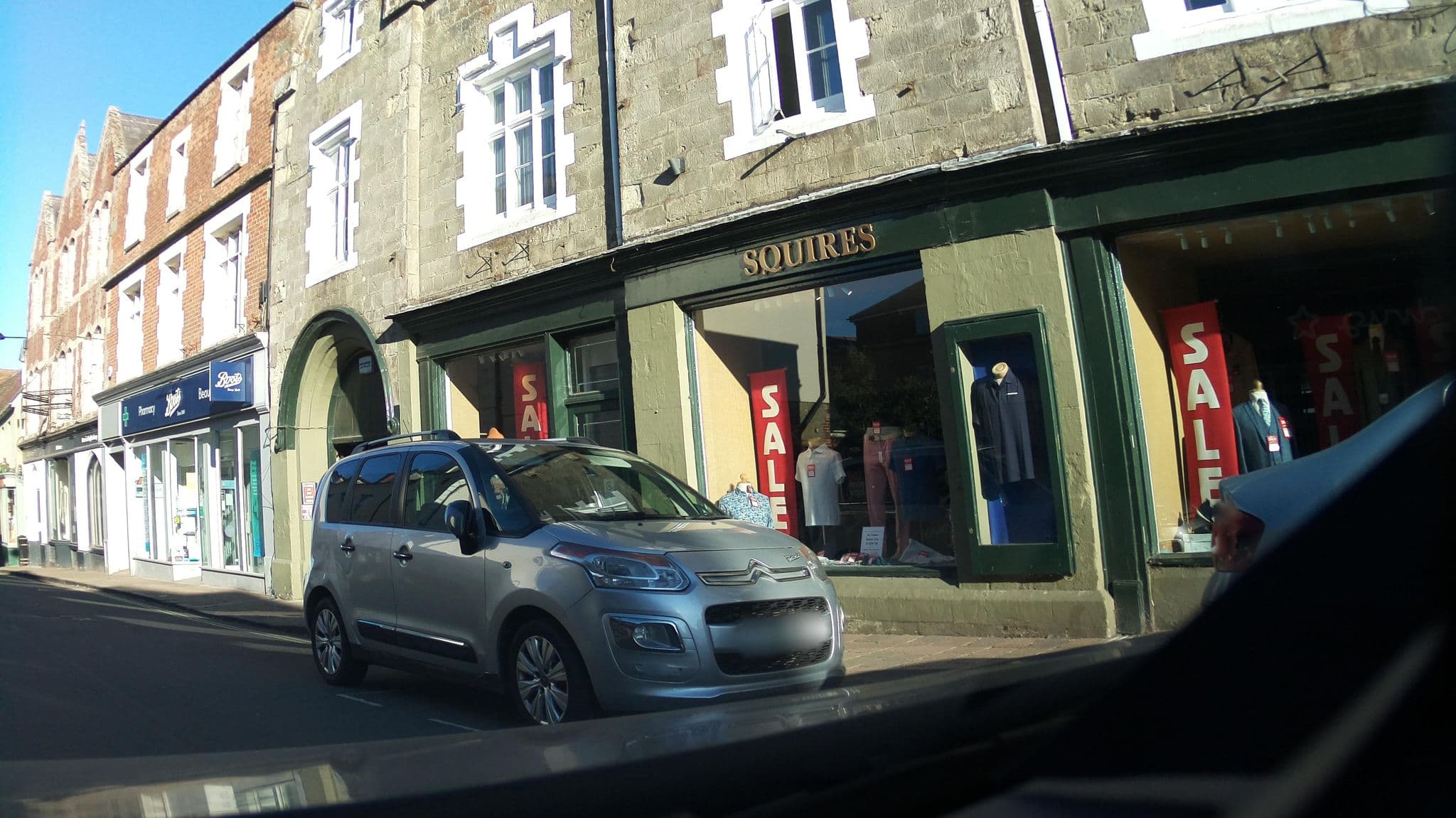 Street view near The Old Farriers B&B, Shaftesbury — © southglos (CC BY-SA · Mapillary)