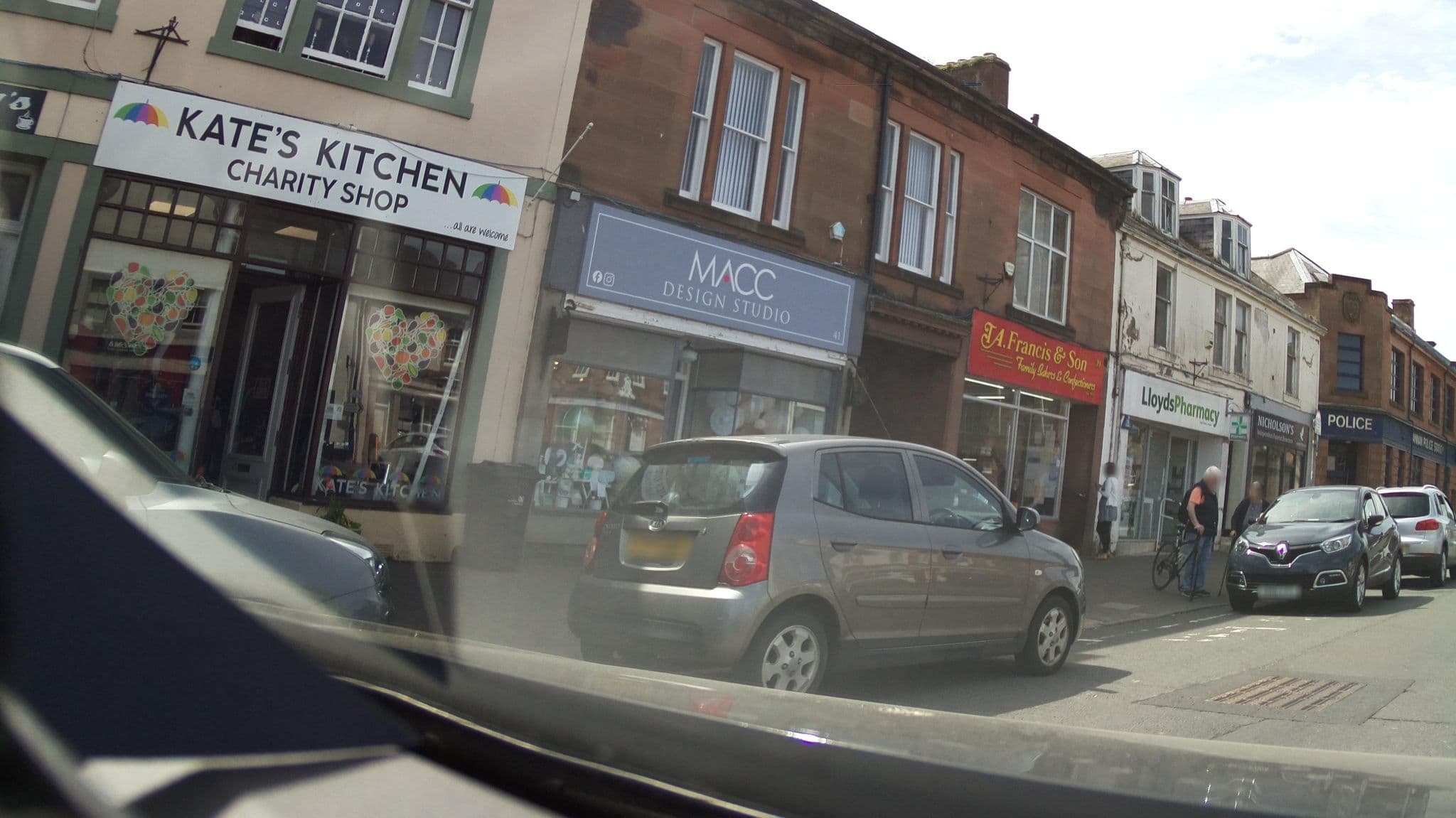 Street view near Queensberry Arms, Annan — © southglos (CC BY-SA · Mapillary)