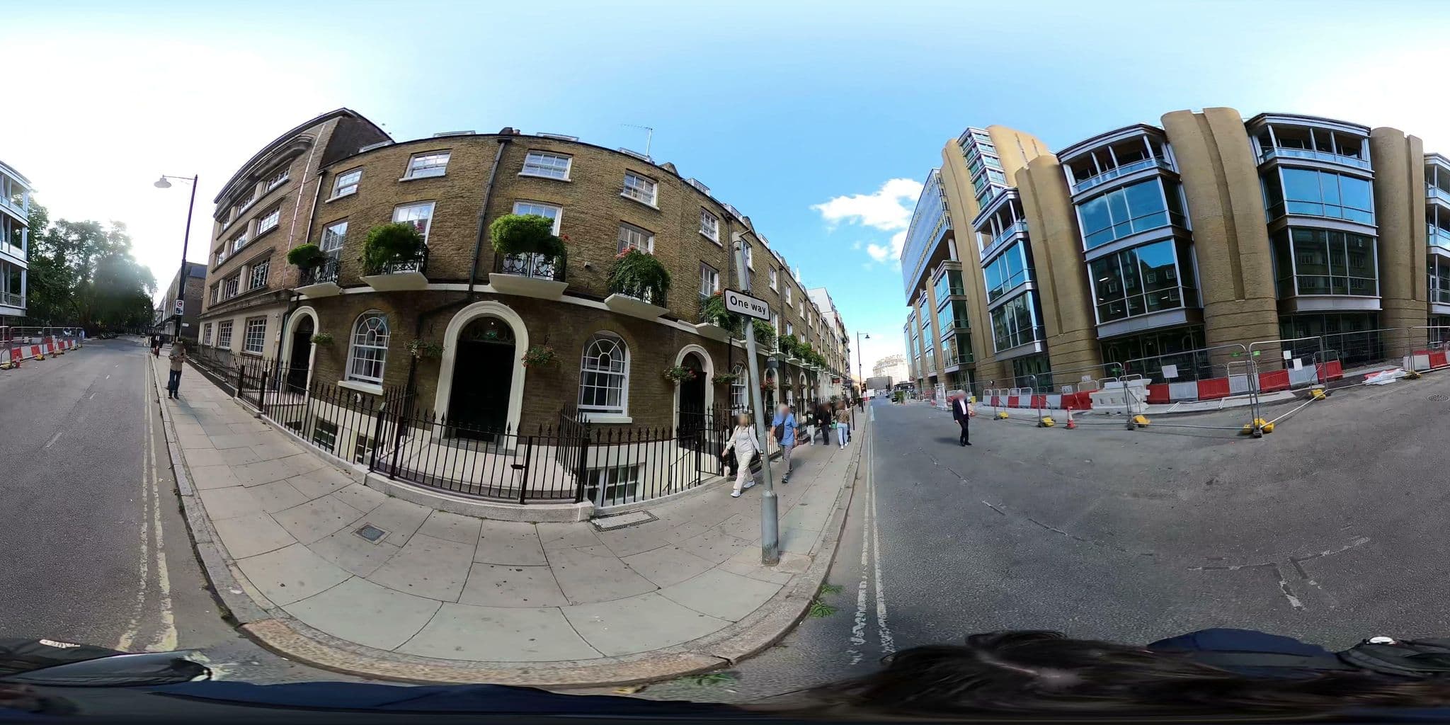 Street view near Alhambra Hotel, King's Cross — © cernbyln (CC BY-SA · Mapillary)