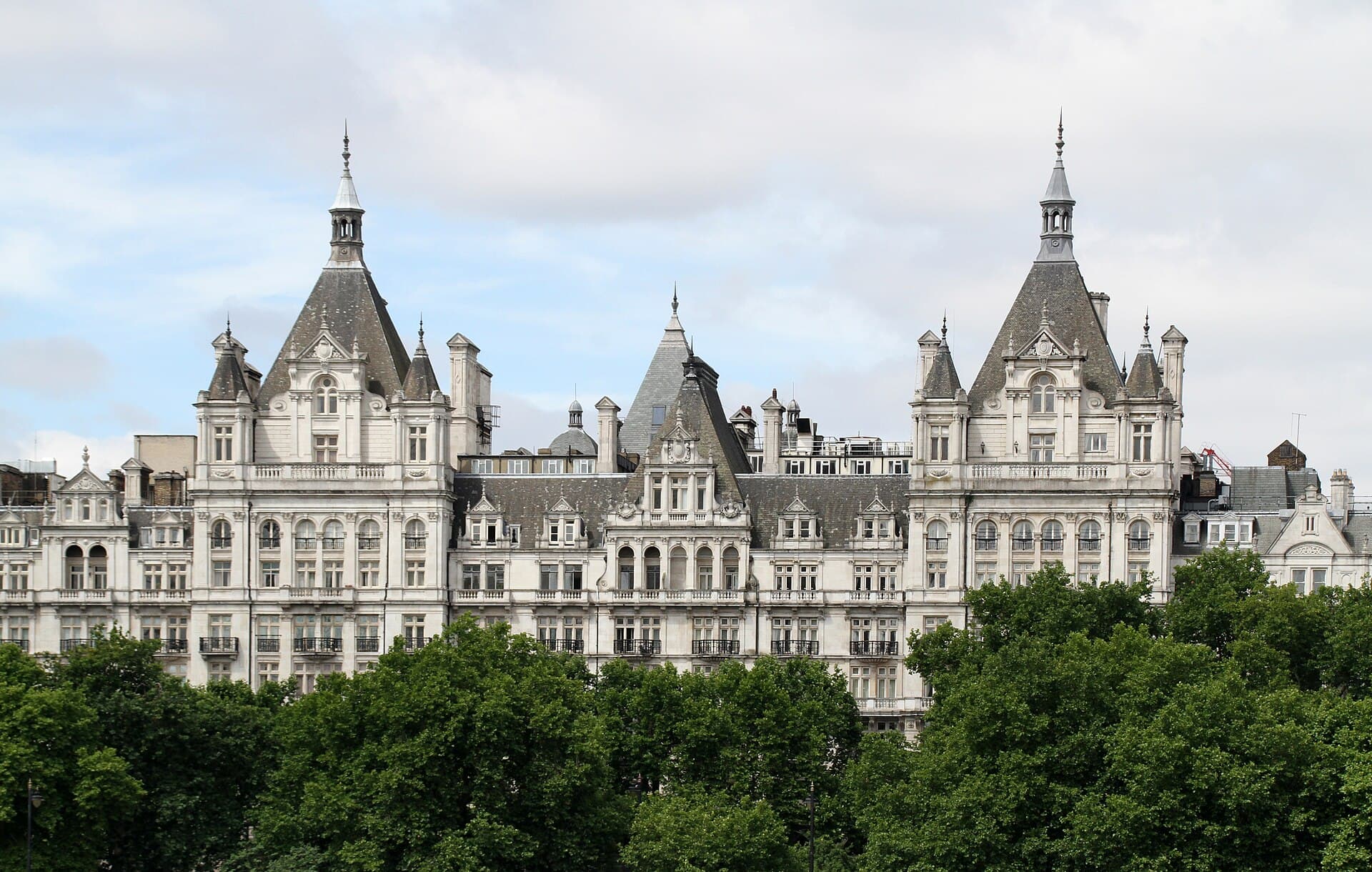 The Royal Horseguards Hotel, London (via Wikimedia Commons, CC BY 2.0)