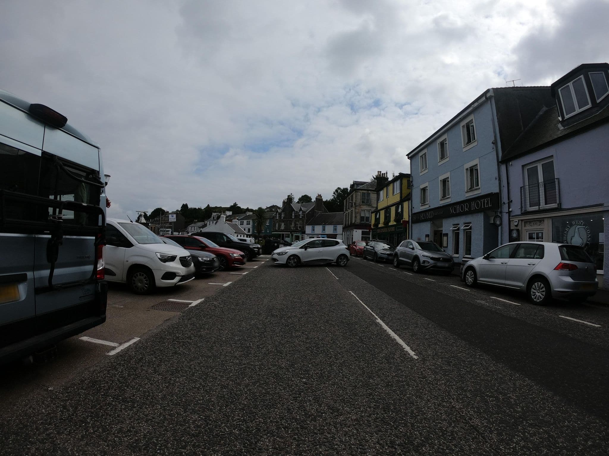 Street view near Anchor Hotel, Tarbert — © joostjakob (CC BY-SA · Mapillary)