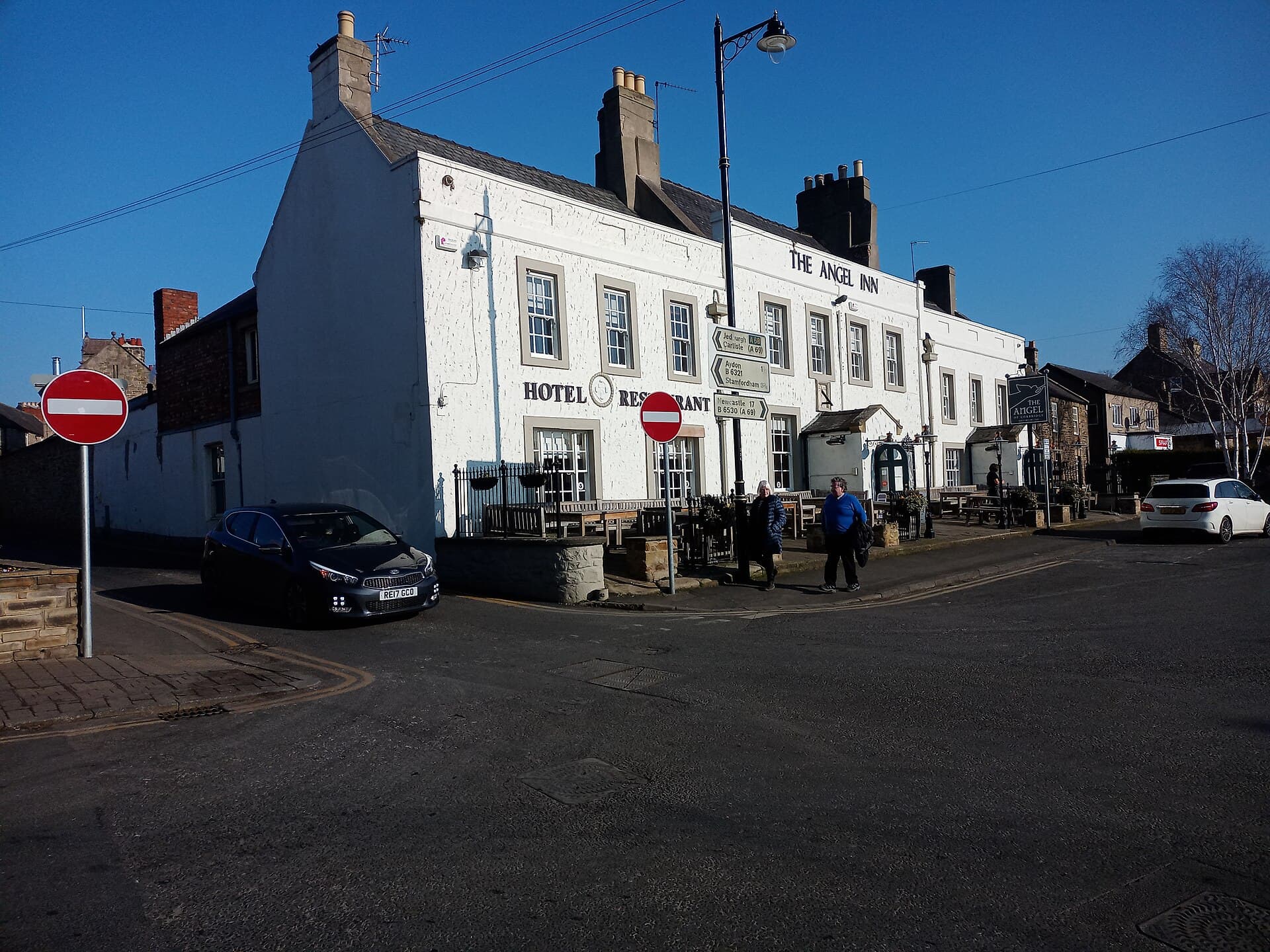 The Angel Inn (via Wikimedia Commons, CC BY-SA 4.0)