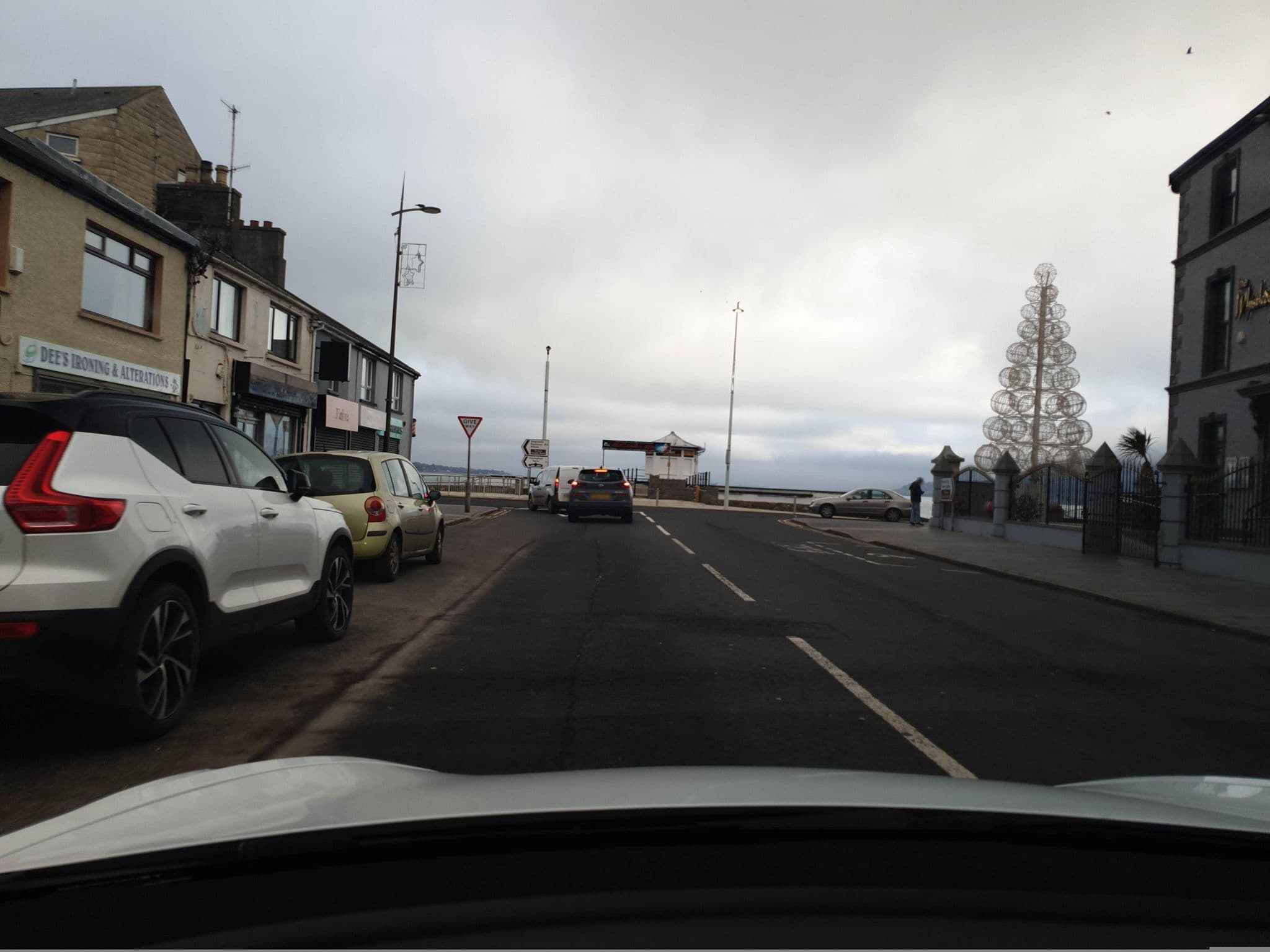Street view near Whistledown Hotel, Warrenpoint — © yannakis (CC BY-SA · Mapillary)
