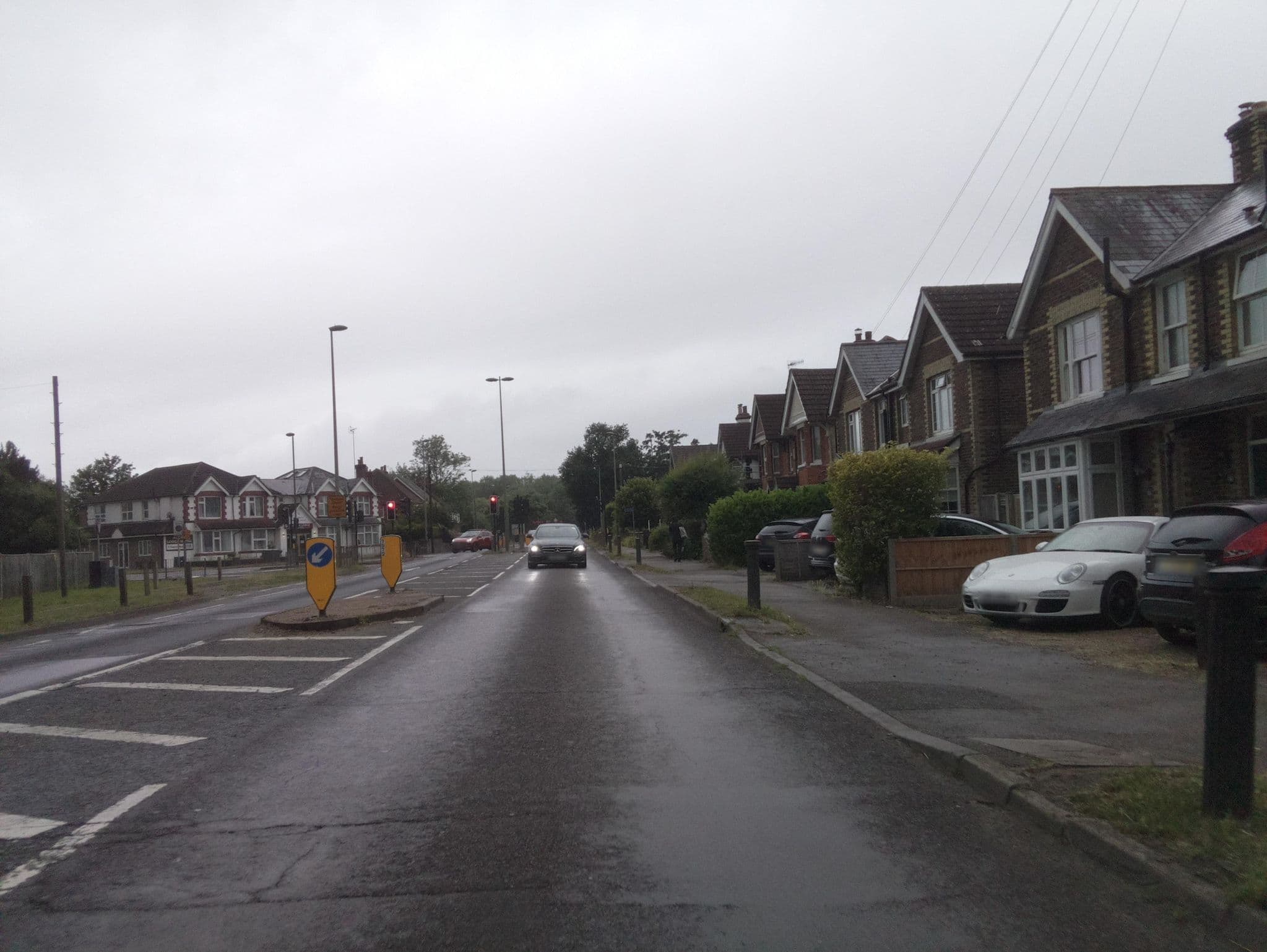 Street view near The Corner House Hotel, Horley — © southglos (CC BY-SA · Mapillary)
