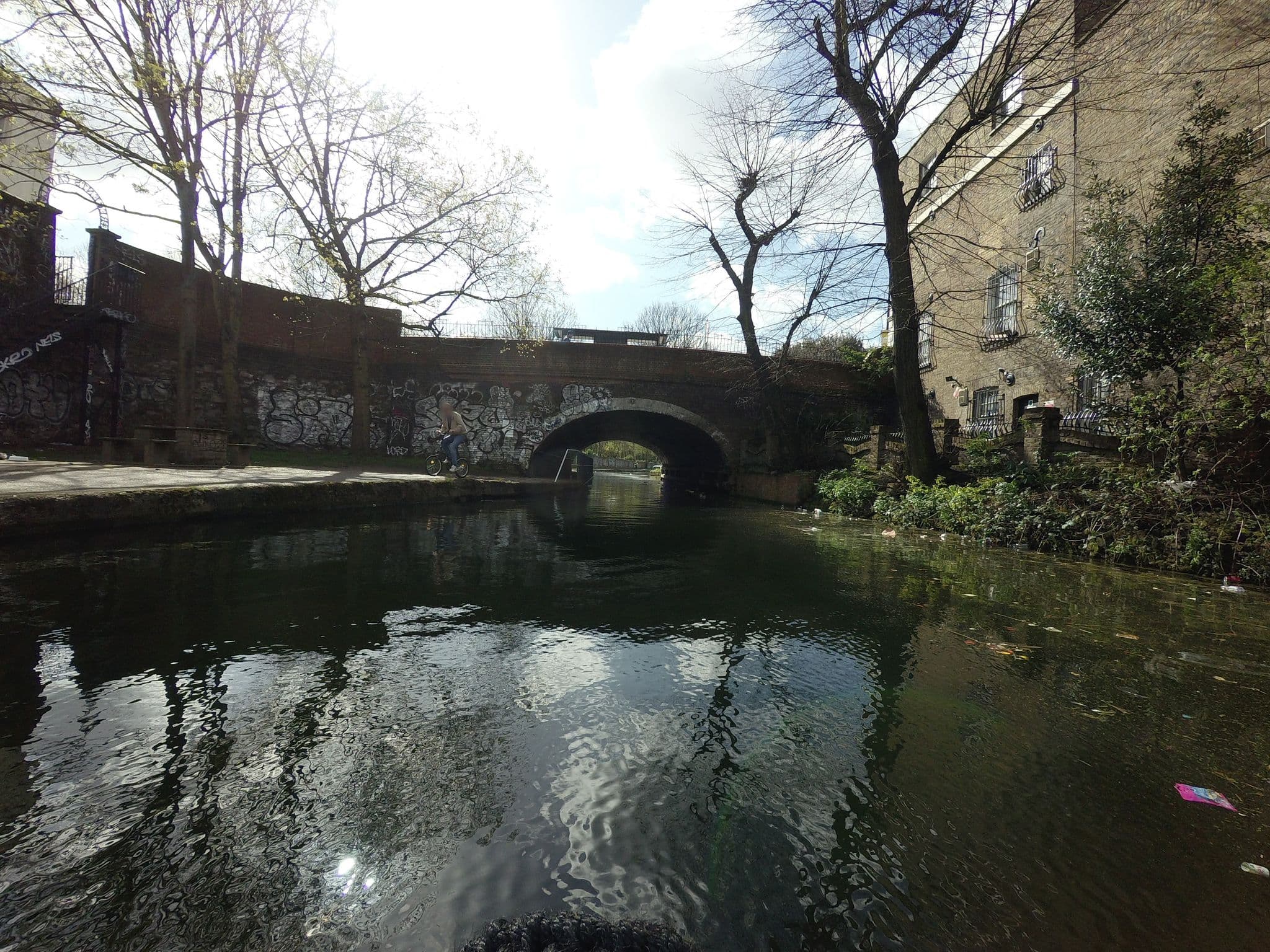 Street view near New Globe Hotel, Stepney — © tallguy (CC BY-SA · Mapillary)
