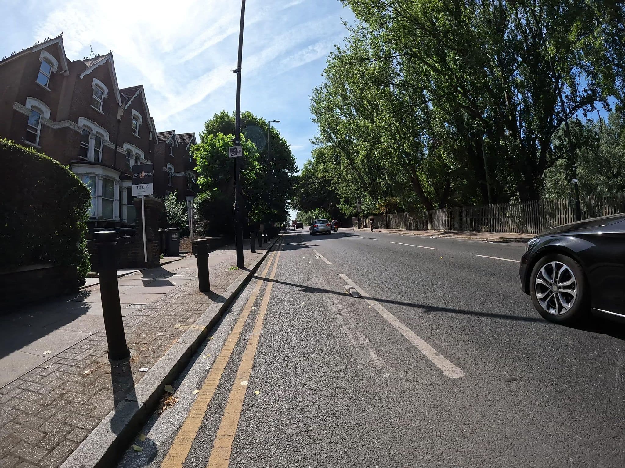 Street view near United Lodge Hotel, Stroud Green — © erias (CC BY-SA · Mapillary)