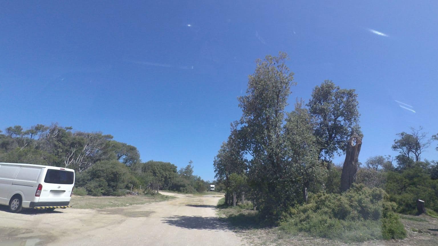 Street view near Paradise Beach Campground, Sale — © mander (CC BY-SA · Mapillary)