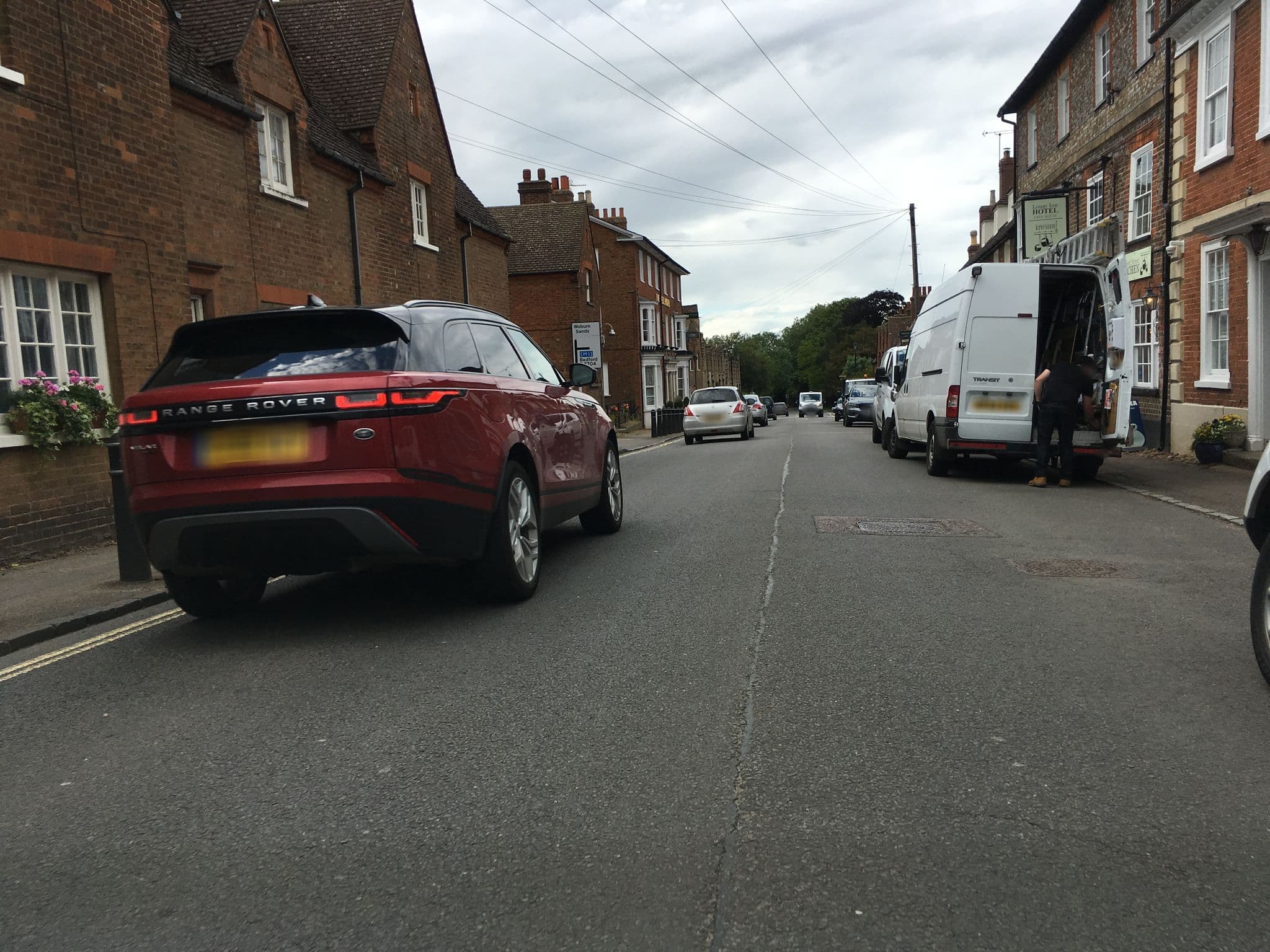 Street view near Longs Inn, Woburn Sands — © southglos (CC BY-SA · Mapillary)