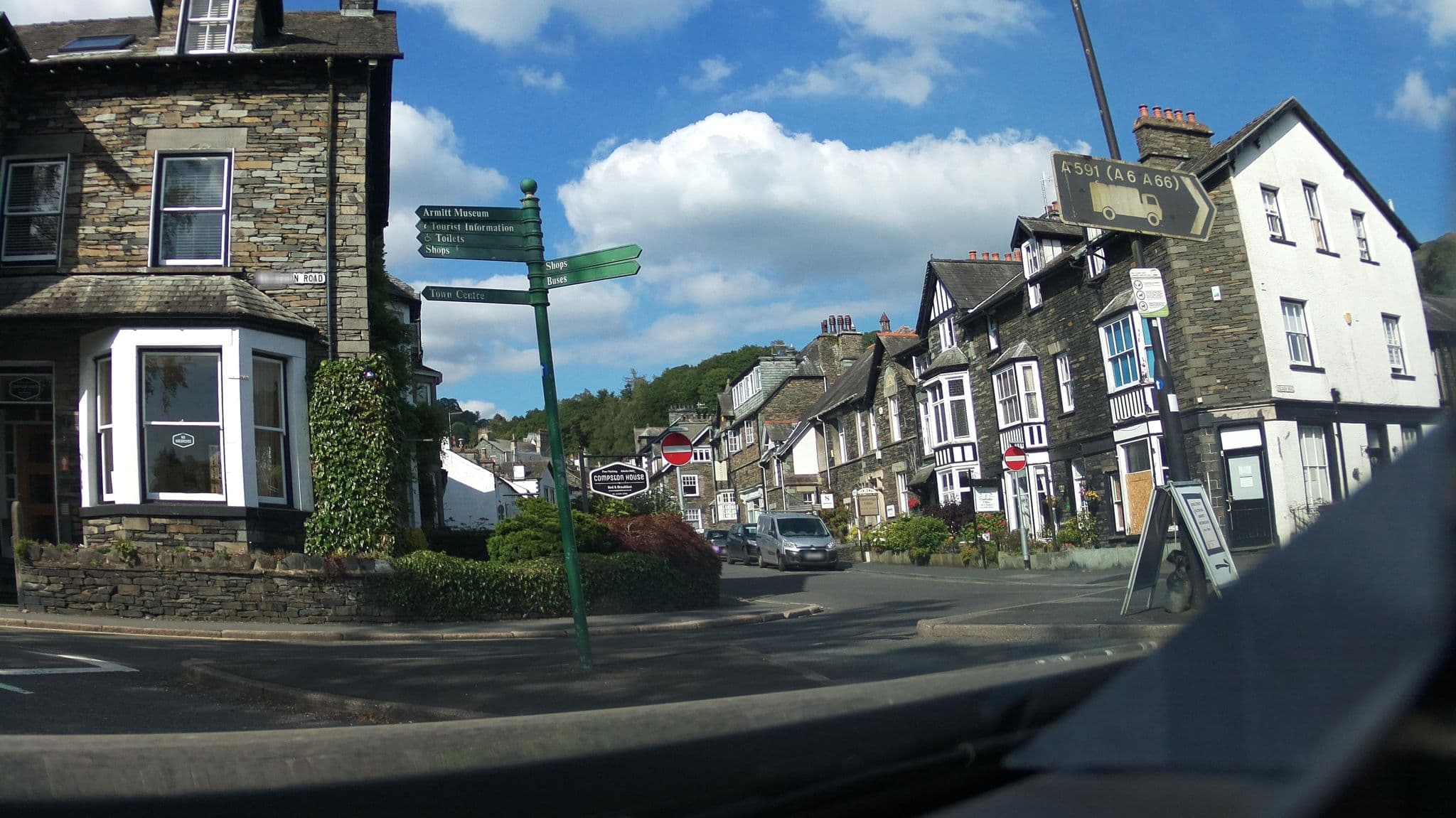 Street view near Hillsdale, Ambleside — © southglos (CC BY-SA · Mapillary)