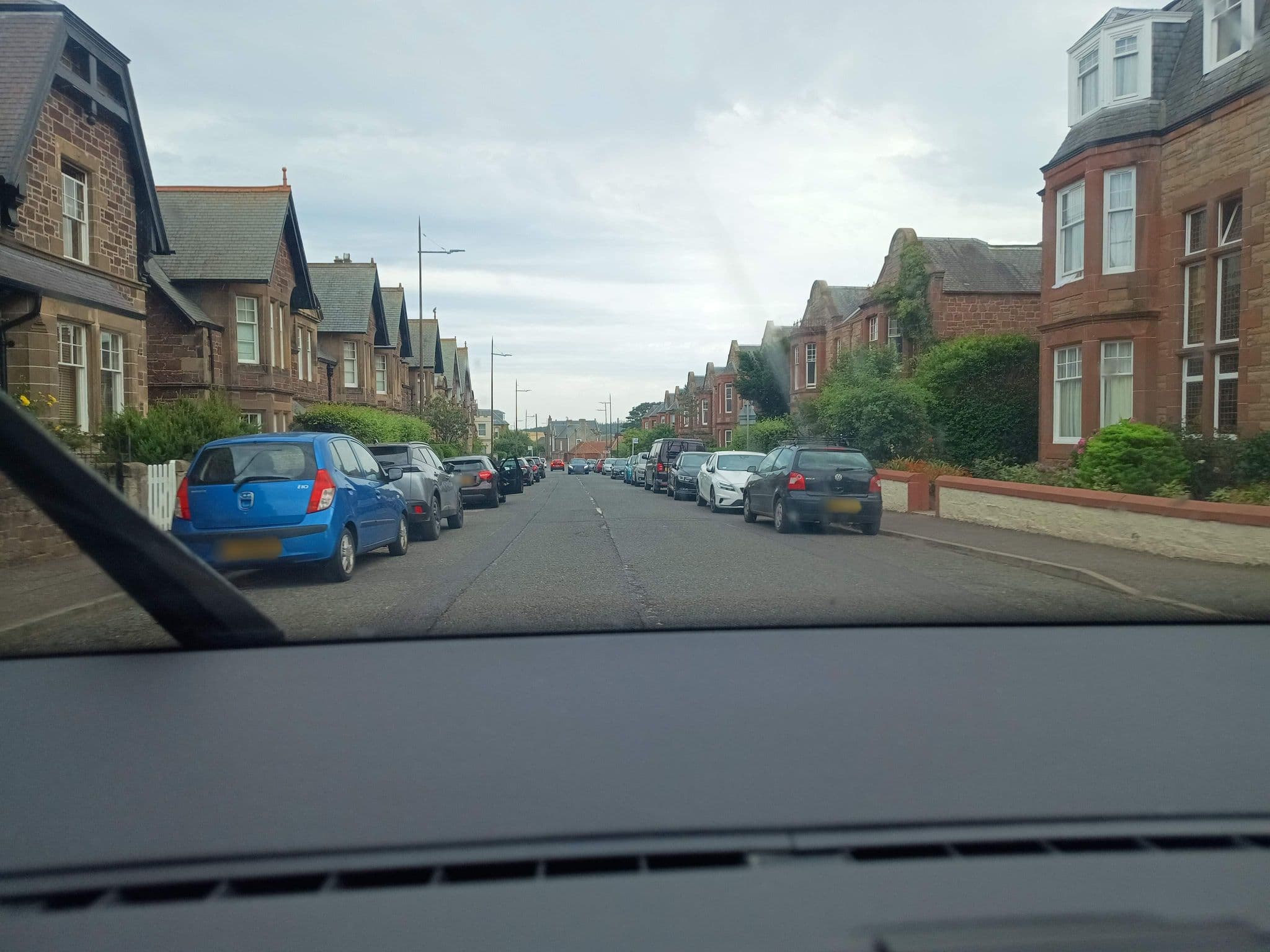 Street view near Dunmuir Hotel, Dunbar — © zuse (CC BY-SA · Mapillary)