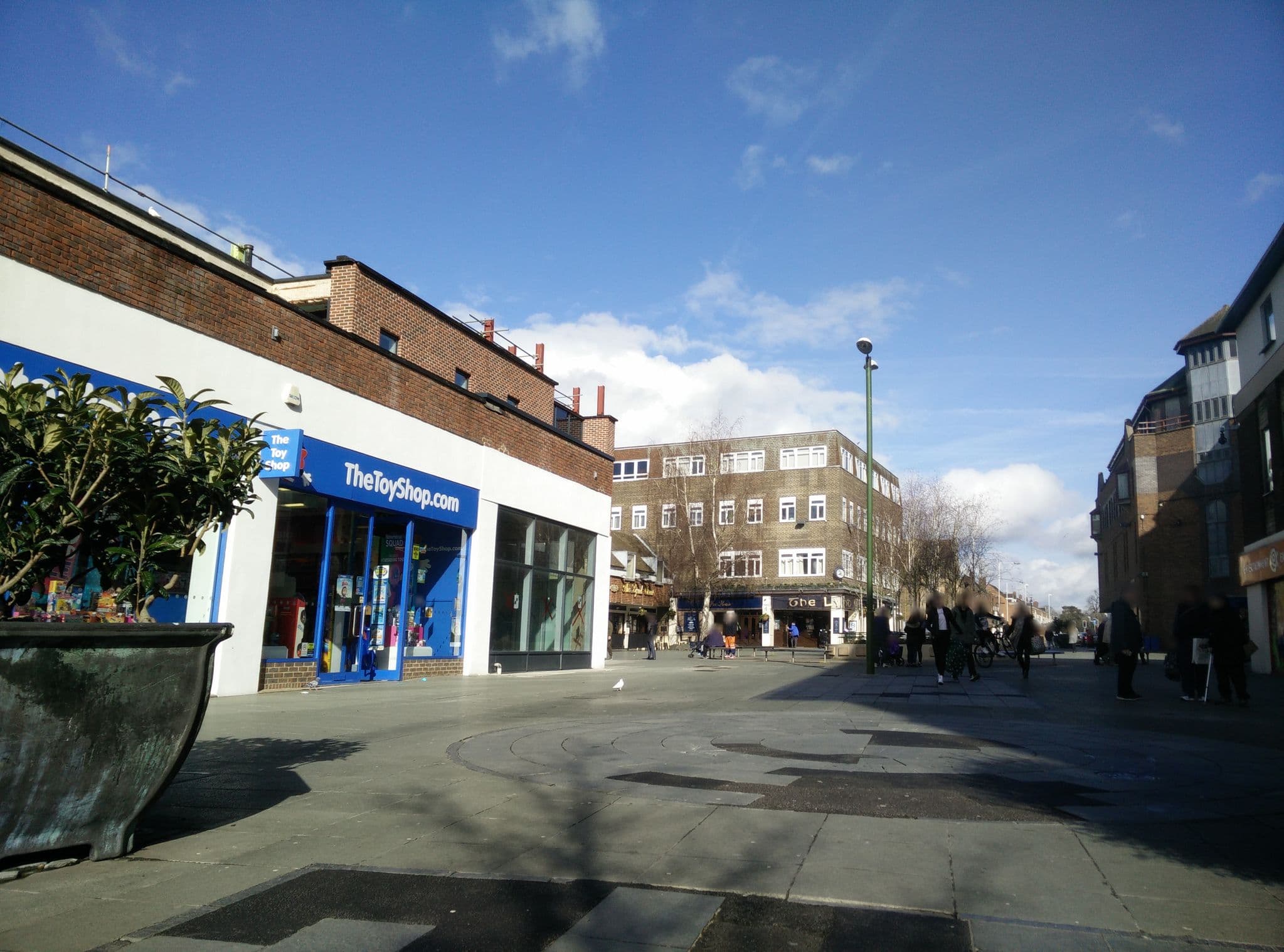 Street view near Travelodge, Horsham — © matt_ellery (CC BY-SA · Mapillary)