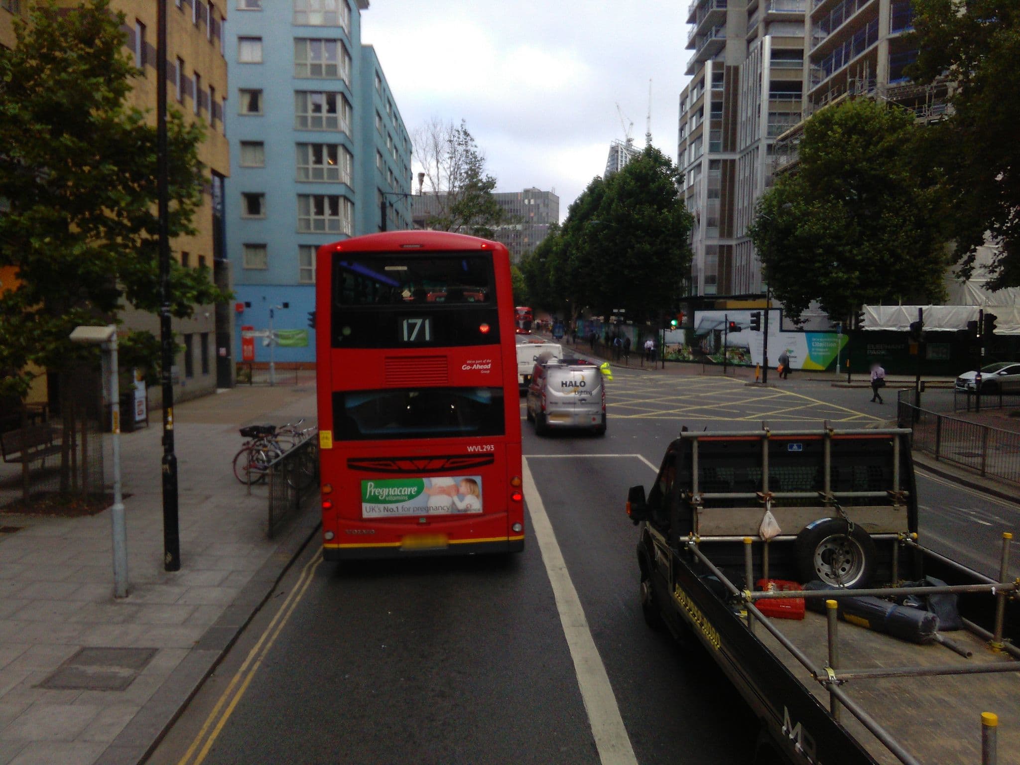 Street view near Dashwood Studios, Lambeth — © ris (CC BY-SA · Mapillary)