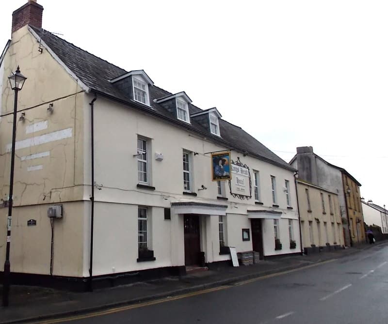 Kings Head Hotel (via Wikimedia Commons, CC BY-SA 2.0)