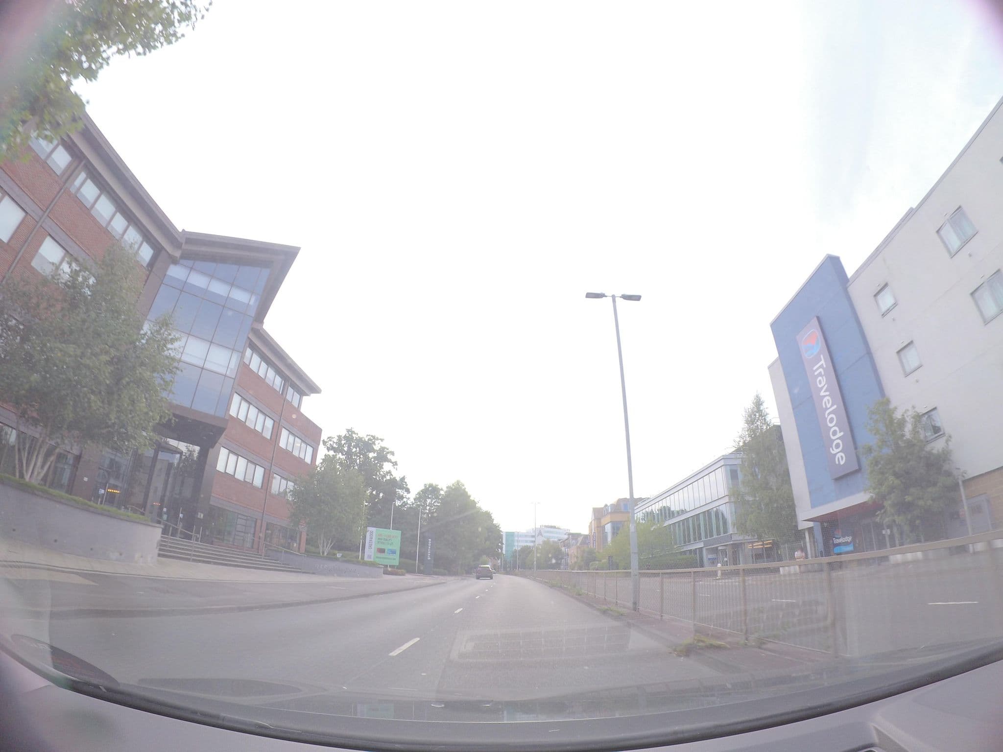 Street view near Travelodge, Bracknell — © 4004 (CC BY-SA · Mapillary)