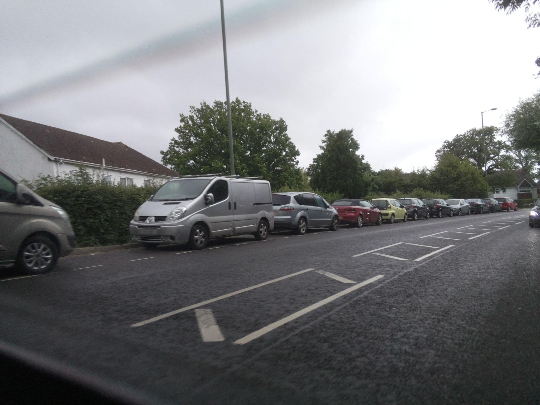 Street view near The White House, Horley — © southglos (CC BY-SA · Mapillary)