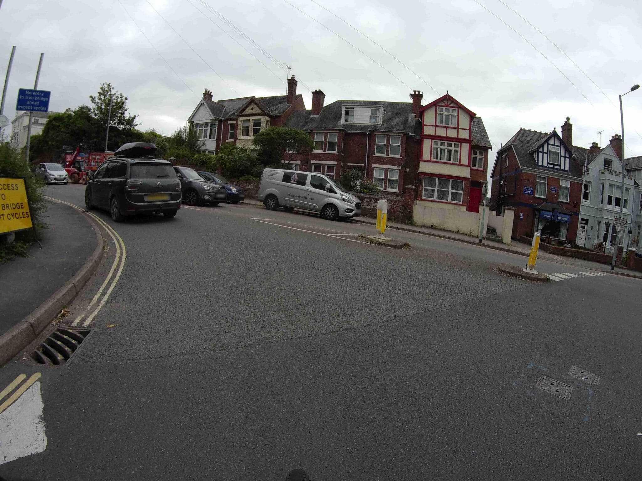Street view near Oakcliffe Hotel, Exeter — © jasskurn (CC BY-SA · Mapillary)
