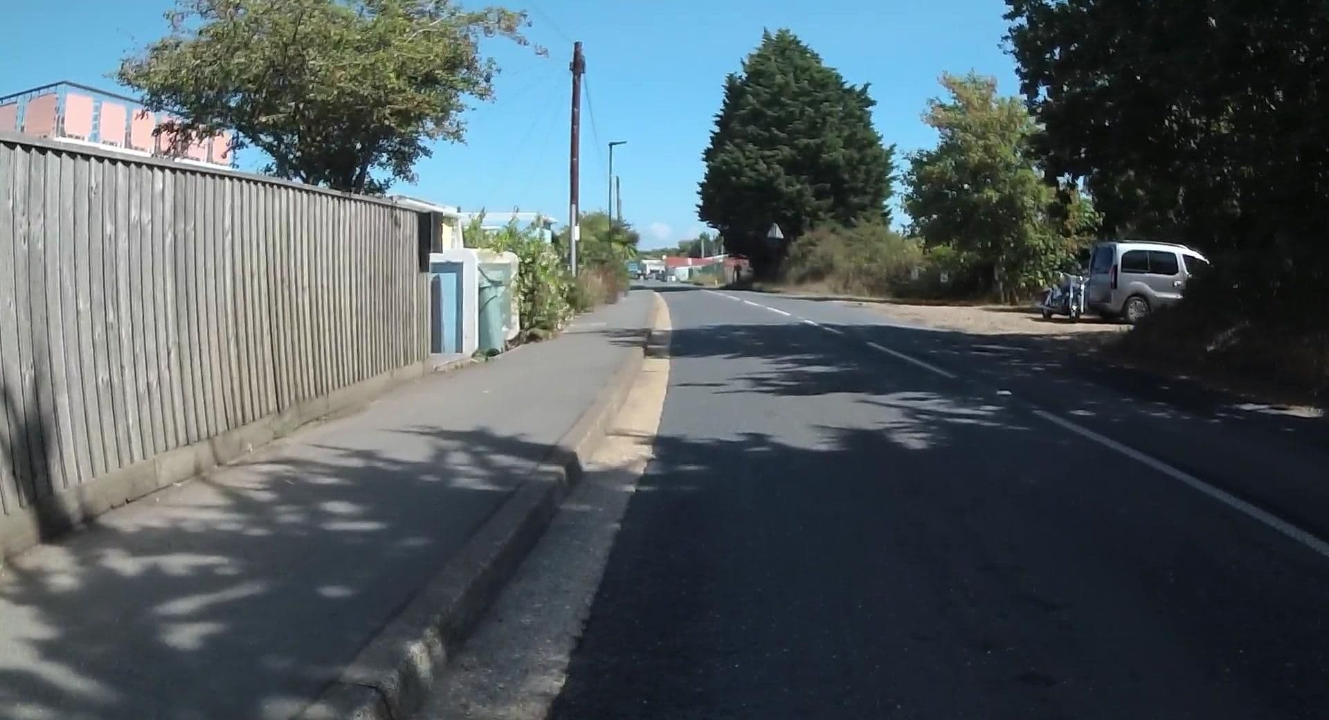 Street view near Heyvon, Bembridge — © jpennycook (CC BY-SA · Mapillary)