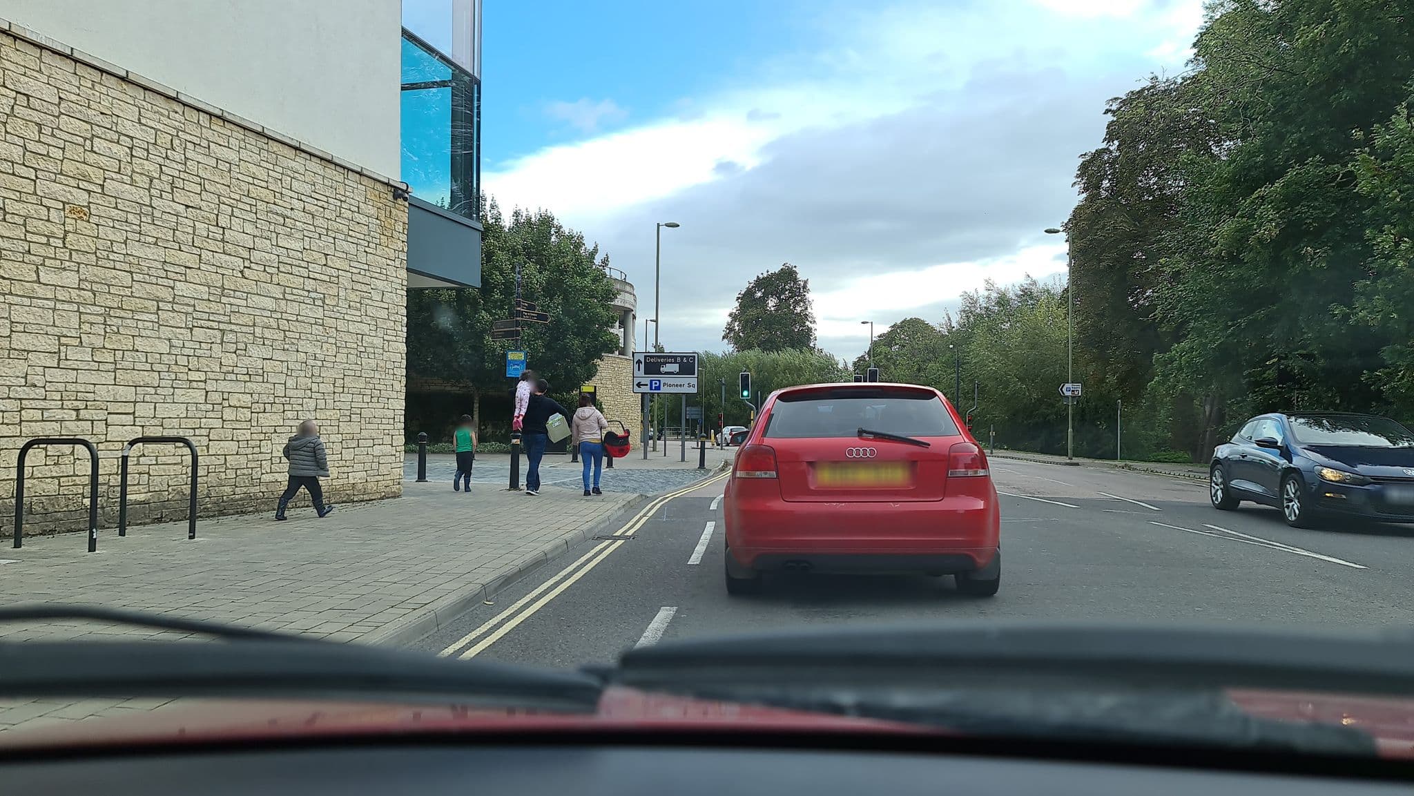 Street view near Travelodge, Bicester — © alexanderar (CC BY-SA · Mapillary)