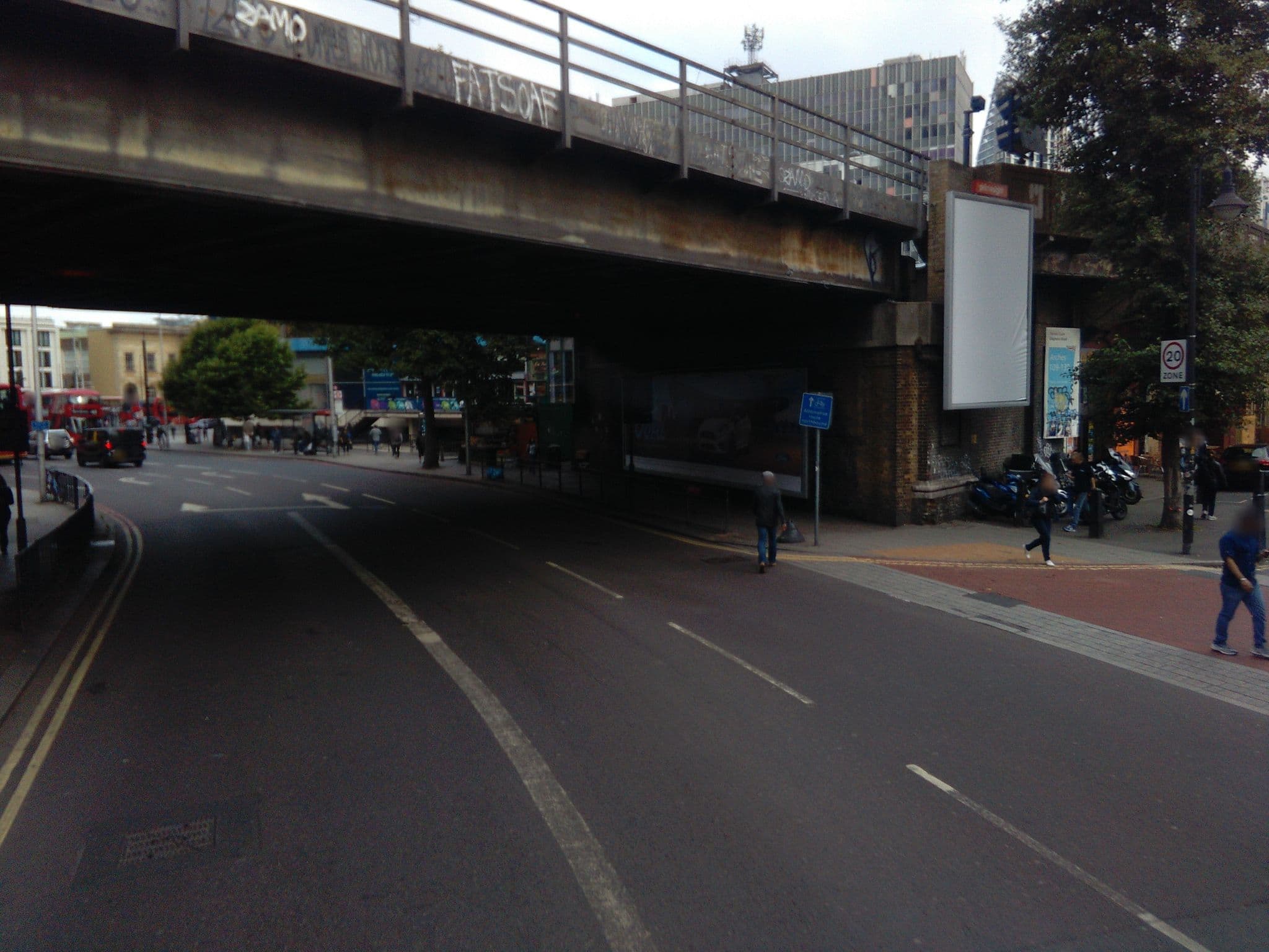 Street view near Castle Hotel, Lambeth — © ris (CC BY-SA · Mapillary)