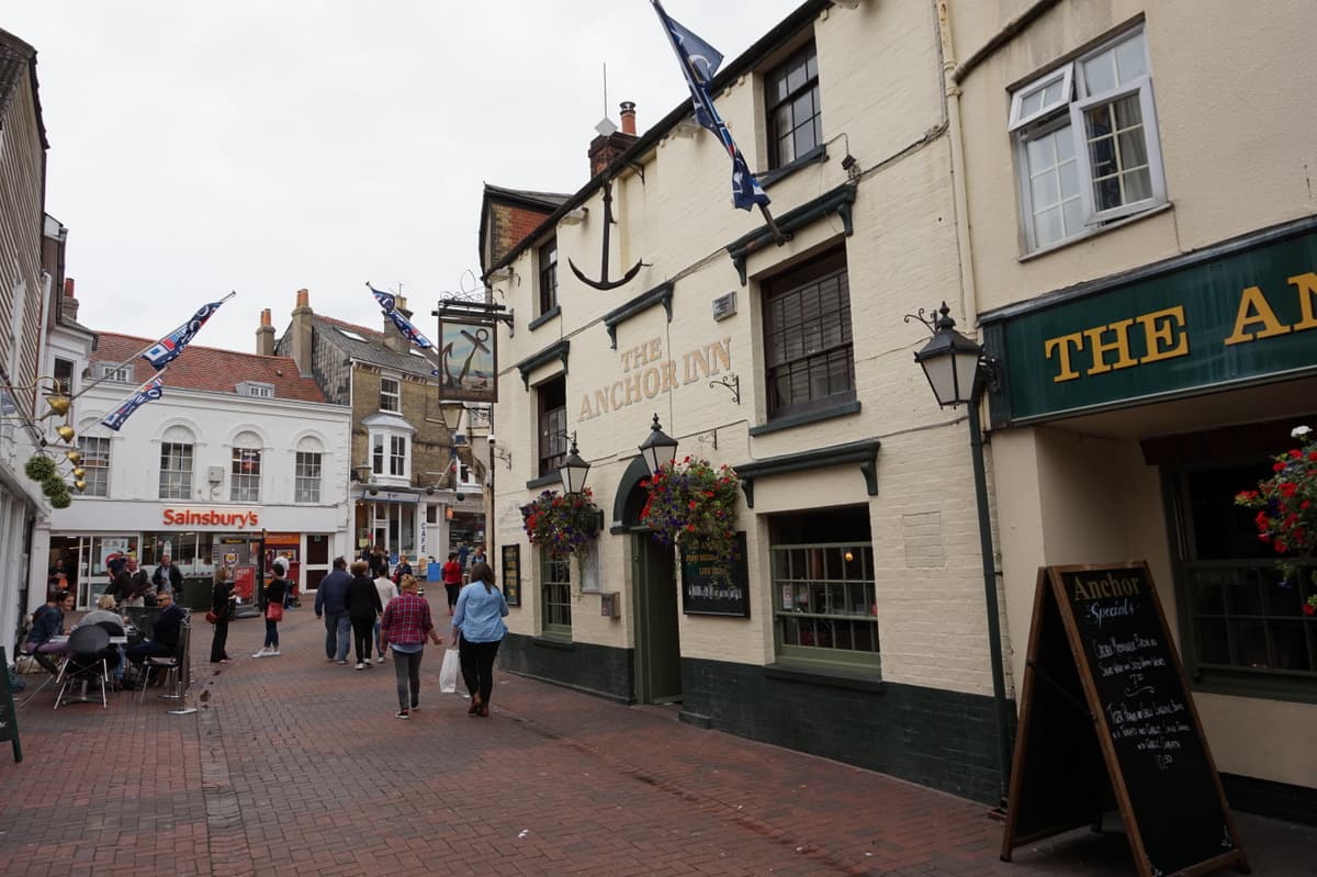 The Anchor Inn (via Wikimedia Commons, CC BY-SA 2.0)