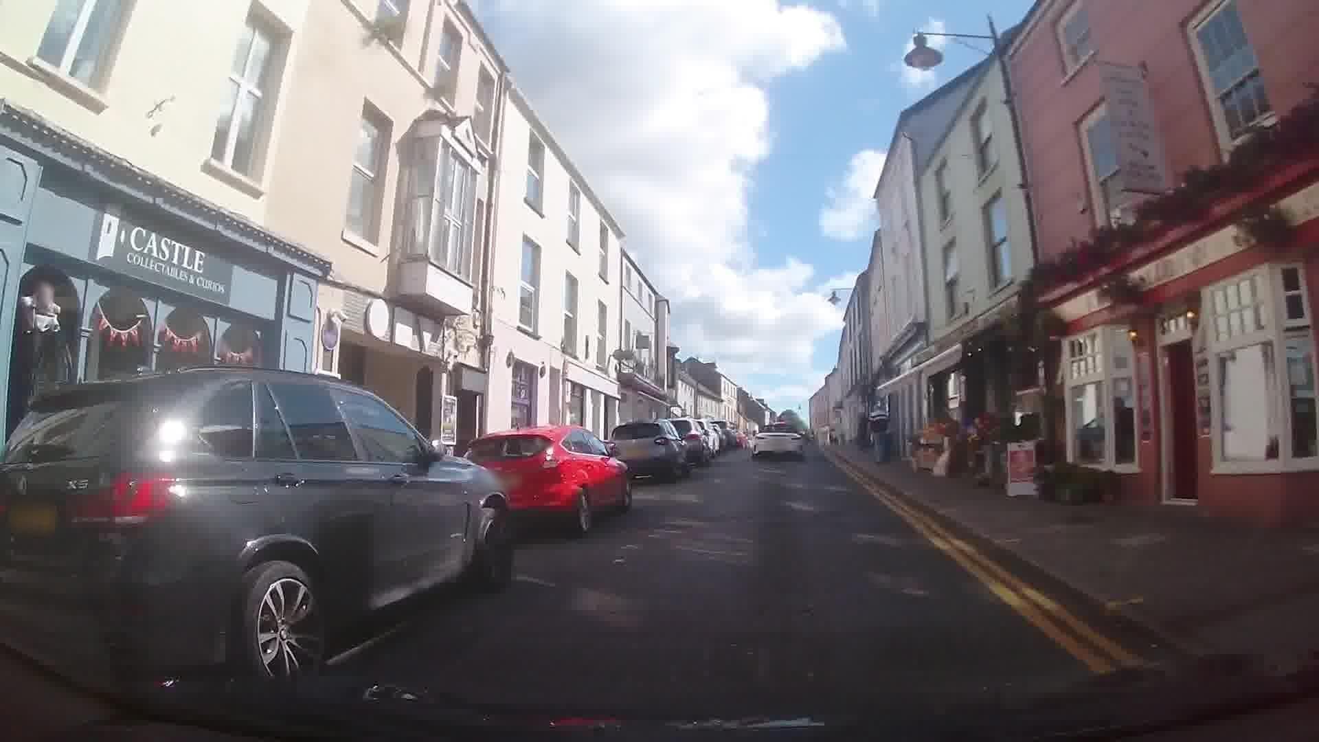 Street view near The Old Kings Arms Hotel, Pembroke — © trigpoint (CC BY-SA · Mapillary)