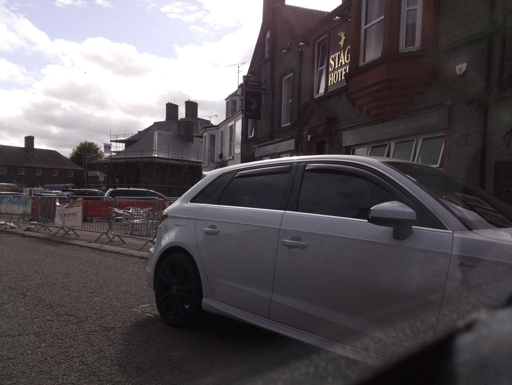 Street view near Stag Hotel, Moffat — © southglos (CC BY-SA · Mapillary)