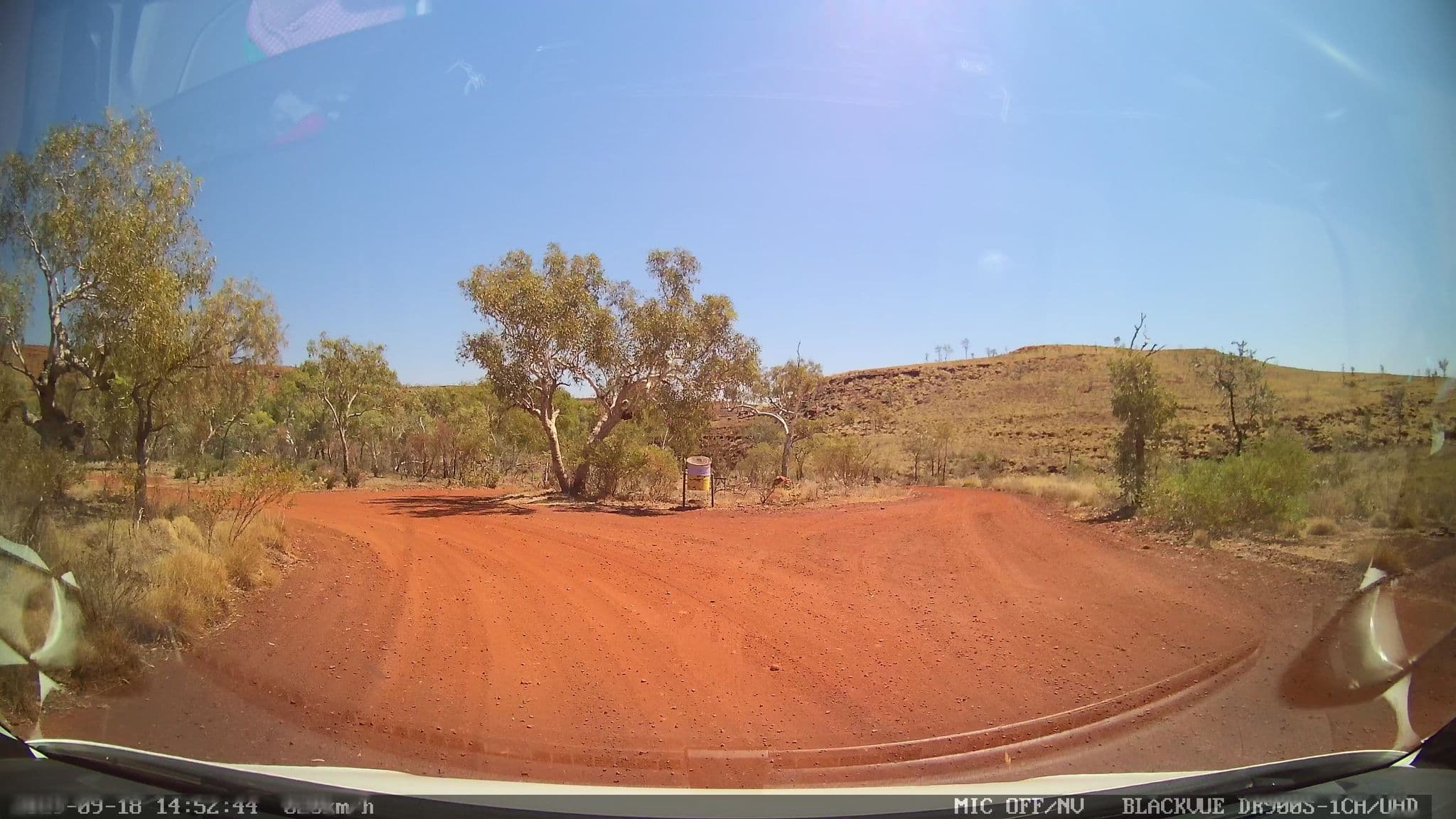 Street view near Bea Bea Creek, Tom Price — © bob3bob3 (CC BY-SA · Mapillary)
