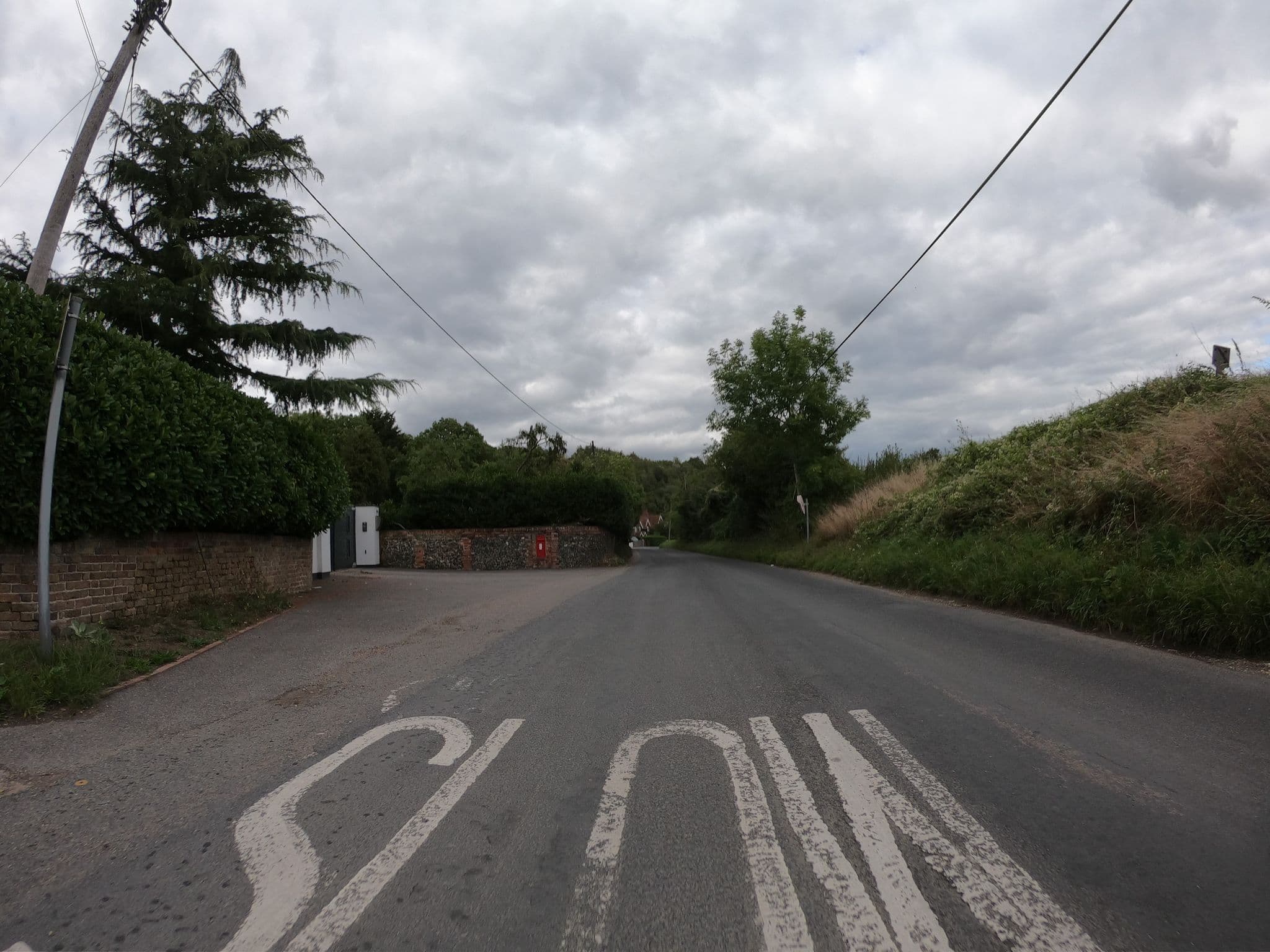 Street view near North Downs Barn B&B Rochester, Cuxton — © paulbiv (CC BY-SA · Mapillary)